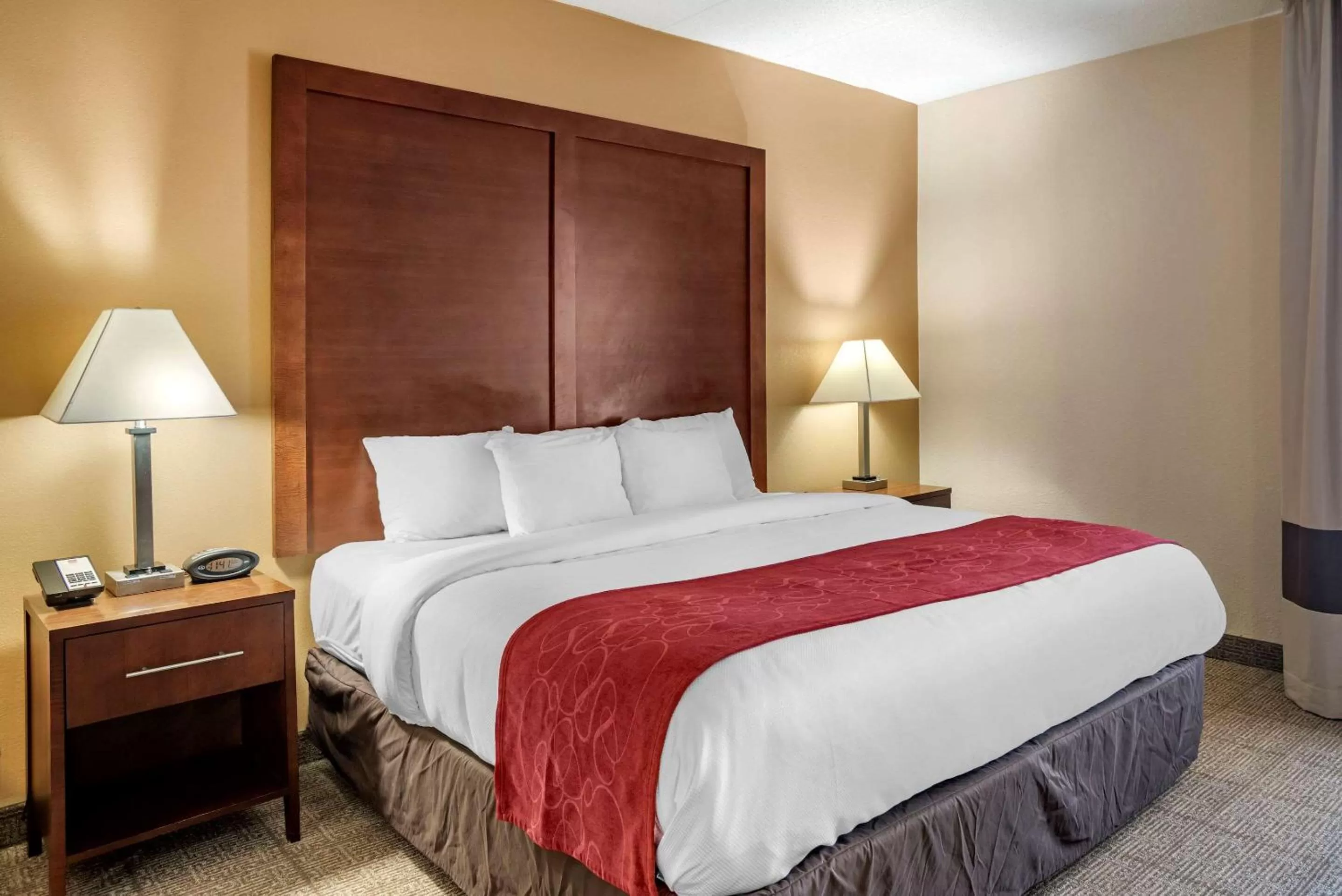 Bedroom, Bed in Comfort Suites Hagerstown