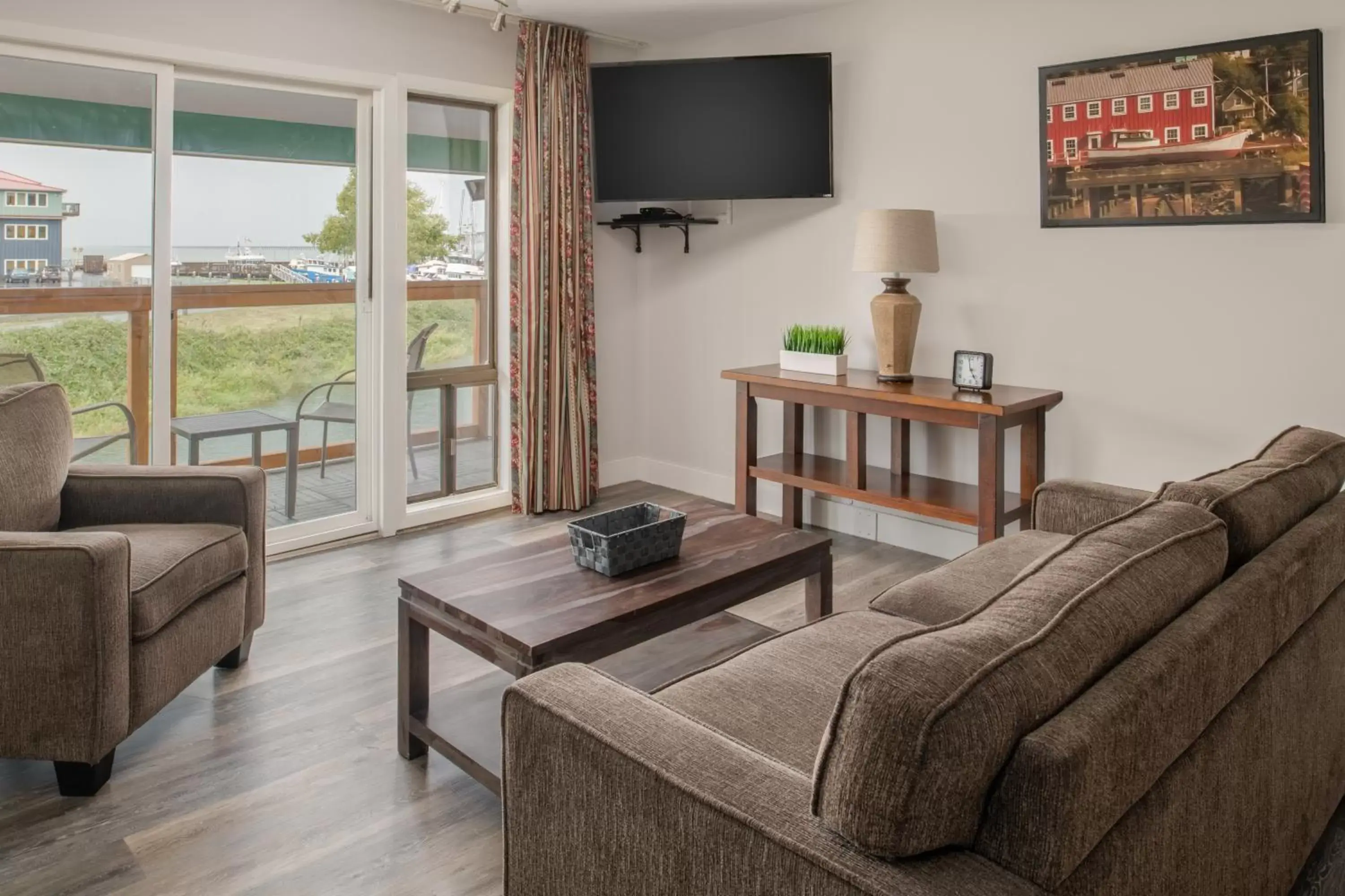 TV and multimedia, Seating Area in Astoria Riverwalk Inn