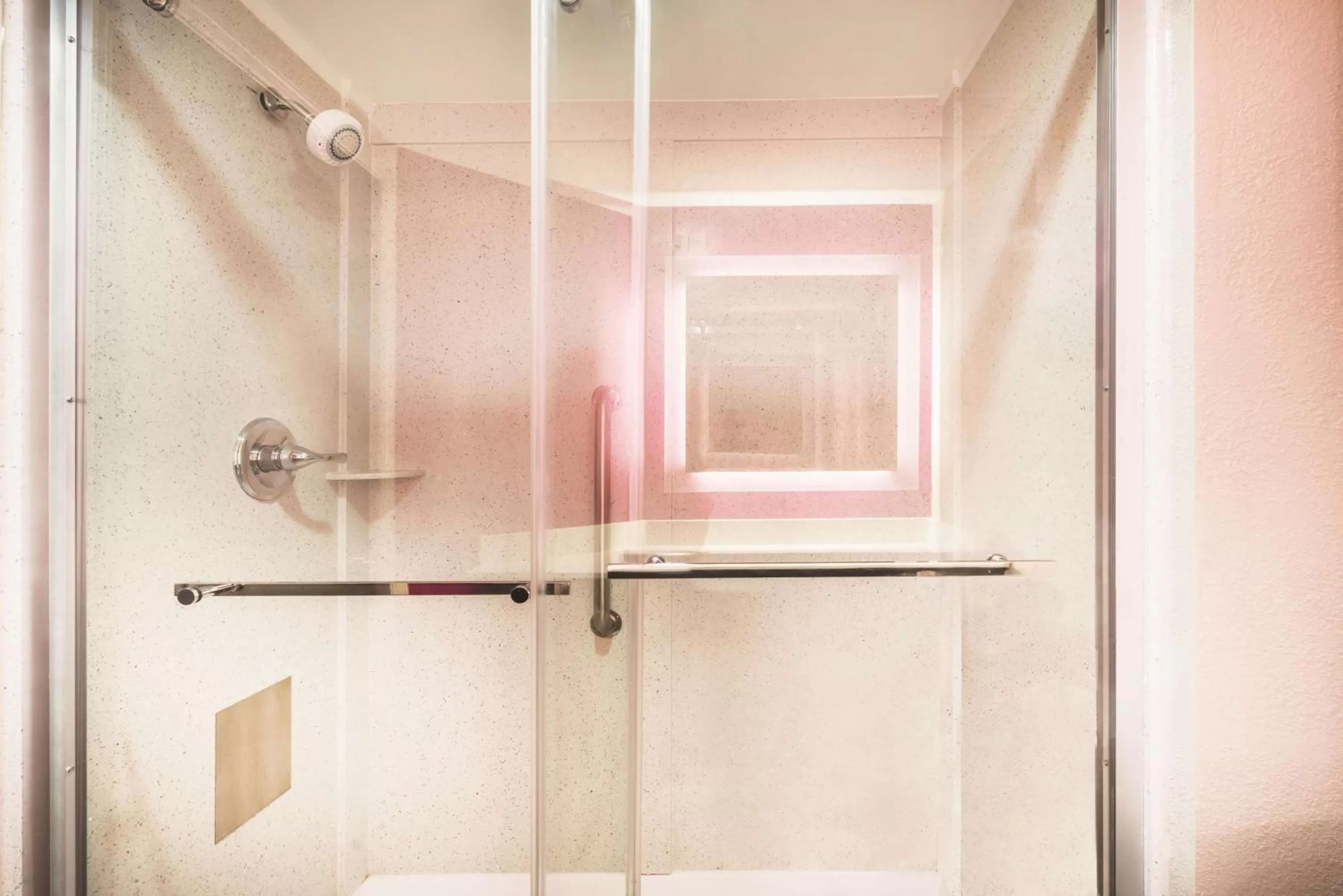 Photo of the whole room in La Quinta by Wyndham Chattanooga-Hamilton Place