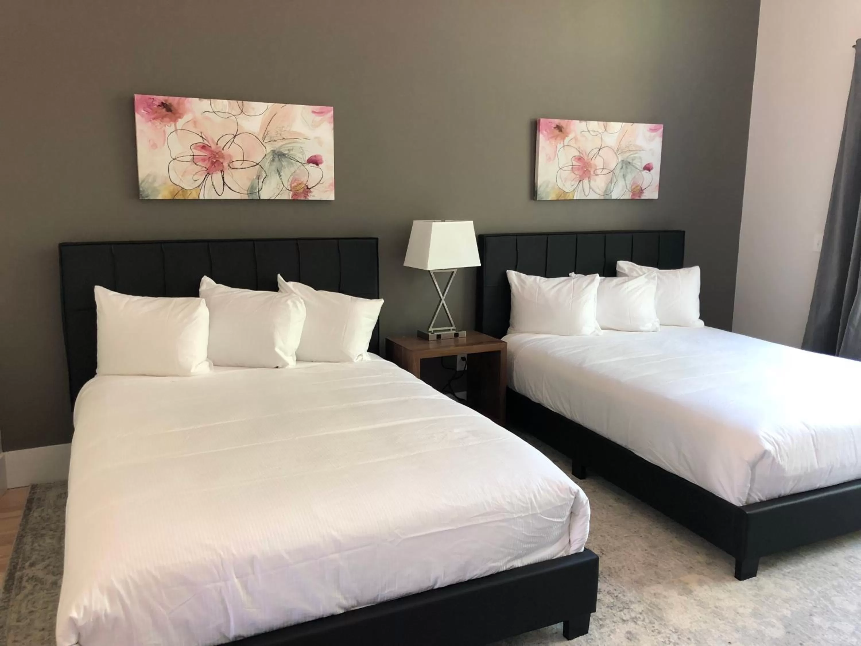 Bed in The Limelight Inn