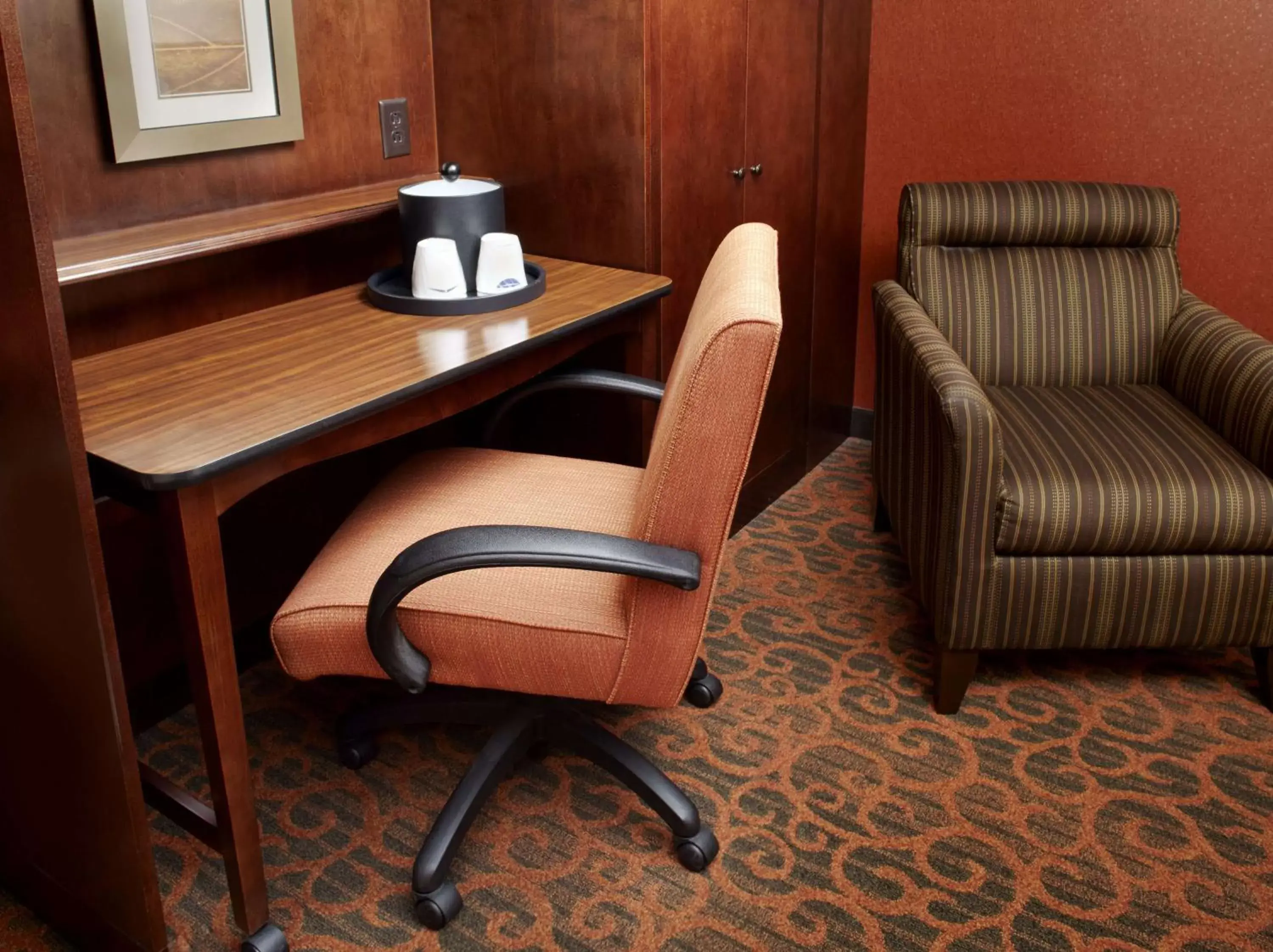 Bedroom, Seating Area in Hampton Inn Cleveland-Downtown