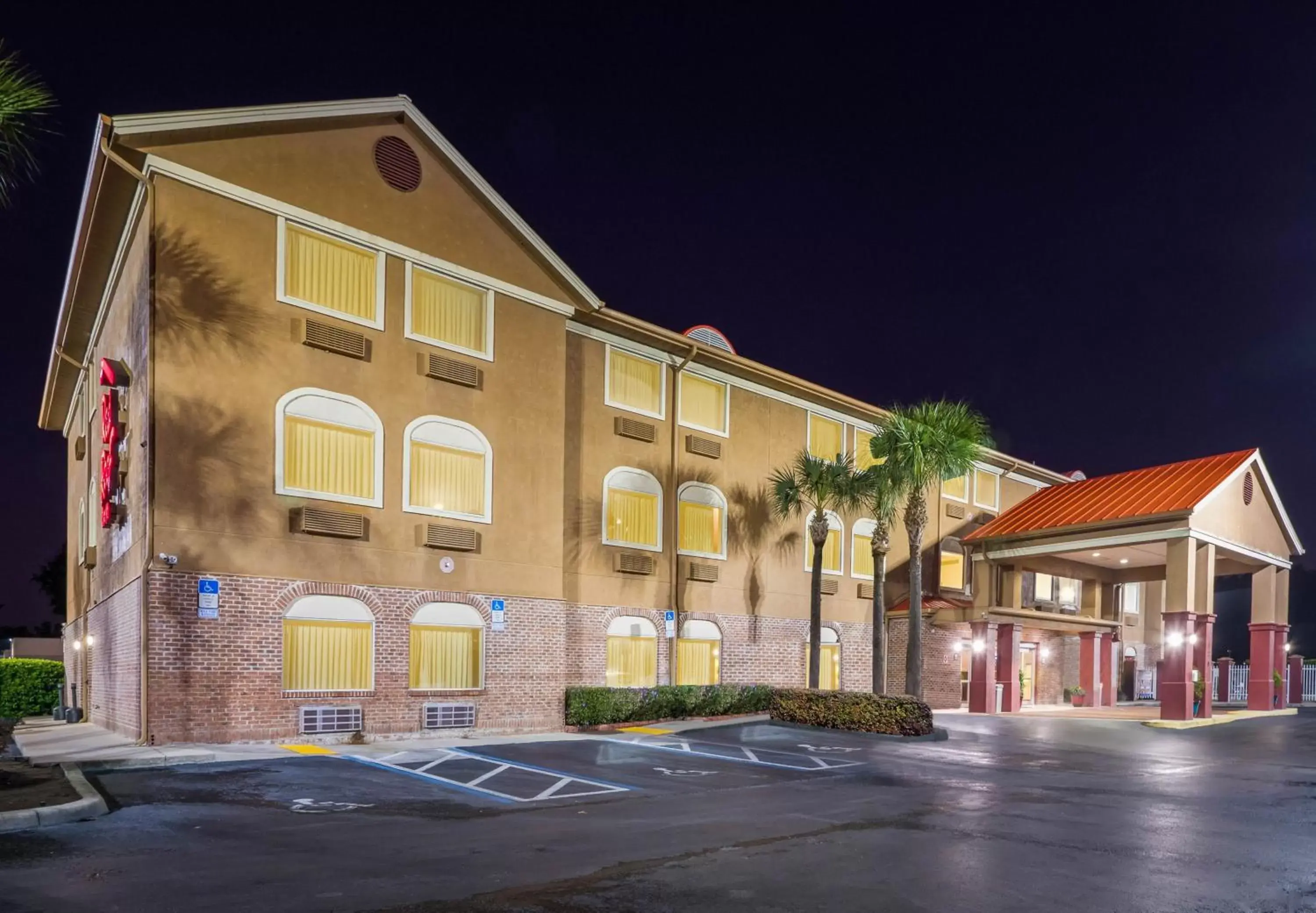 Property Building in Red Roof Inn Ocala