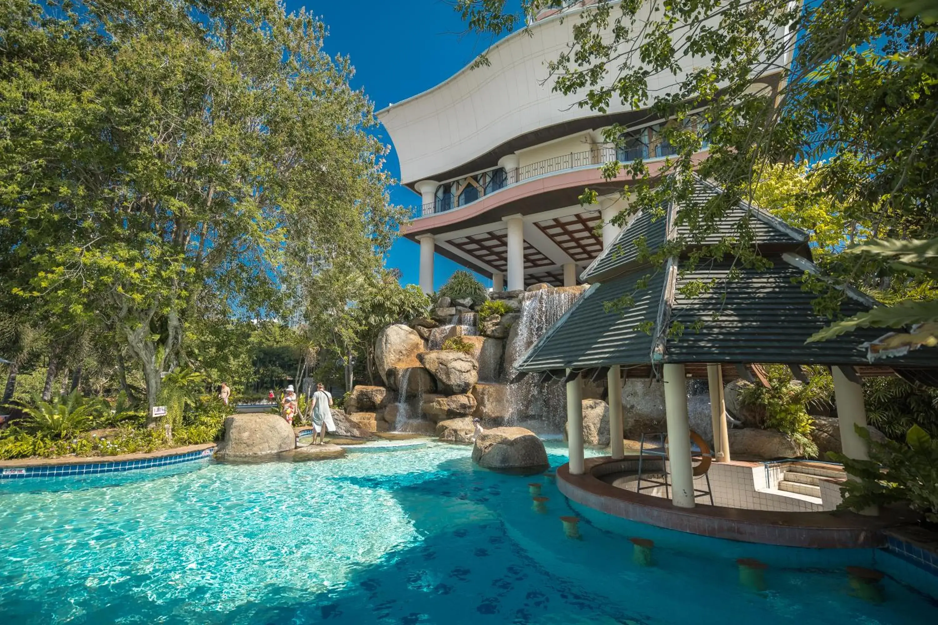 Swimming Pool in Long Beach Garden Hotel & Pavilions