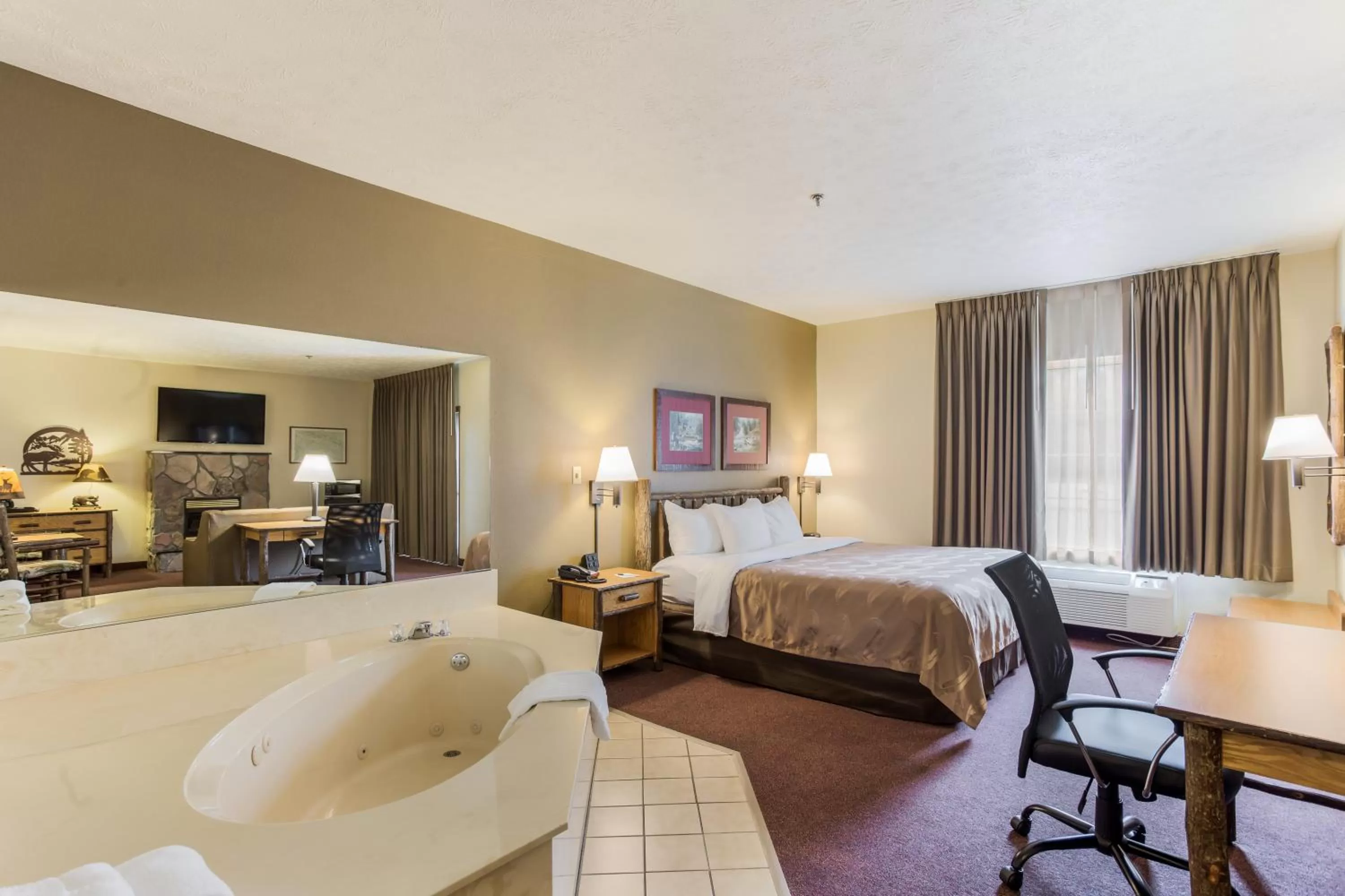 Bed in Quality Inn & Suites Big Stone Gap