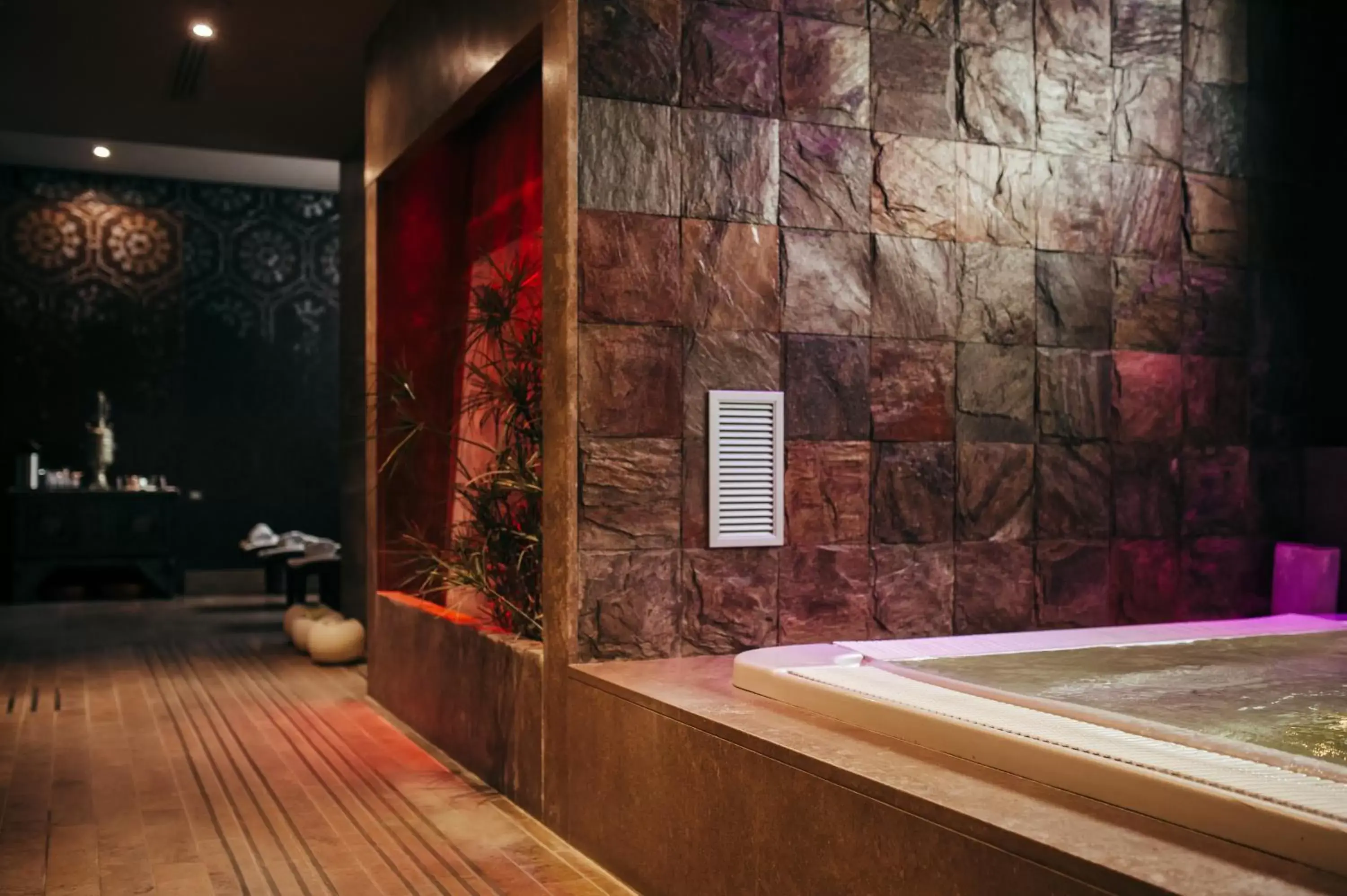 Hot Tub, Bathroom in Hotel Porta Felice & Spa