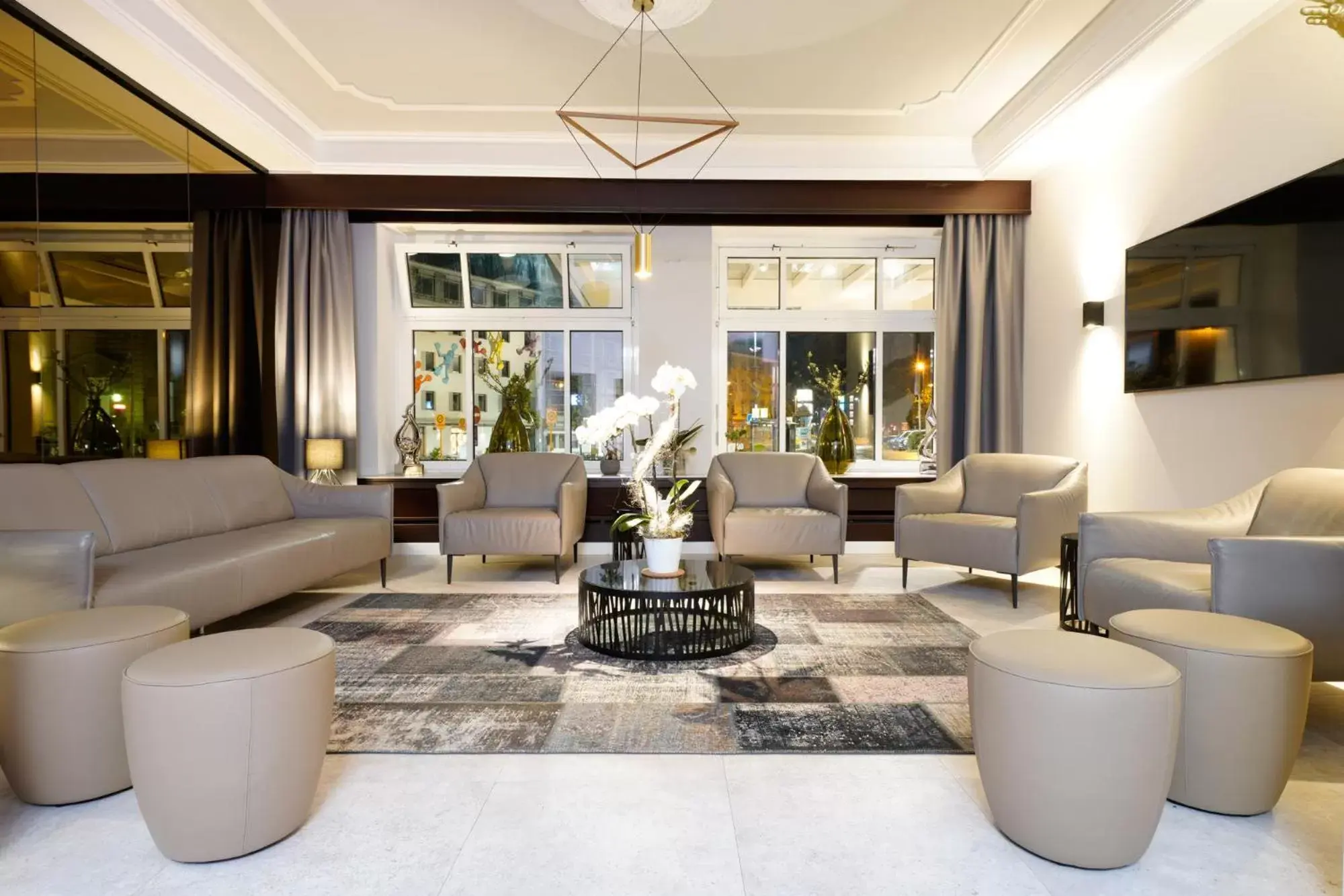 Lounge or bar, Lobby/Reception in Hotel Bayerischer Hof