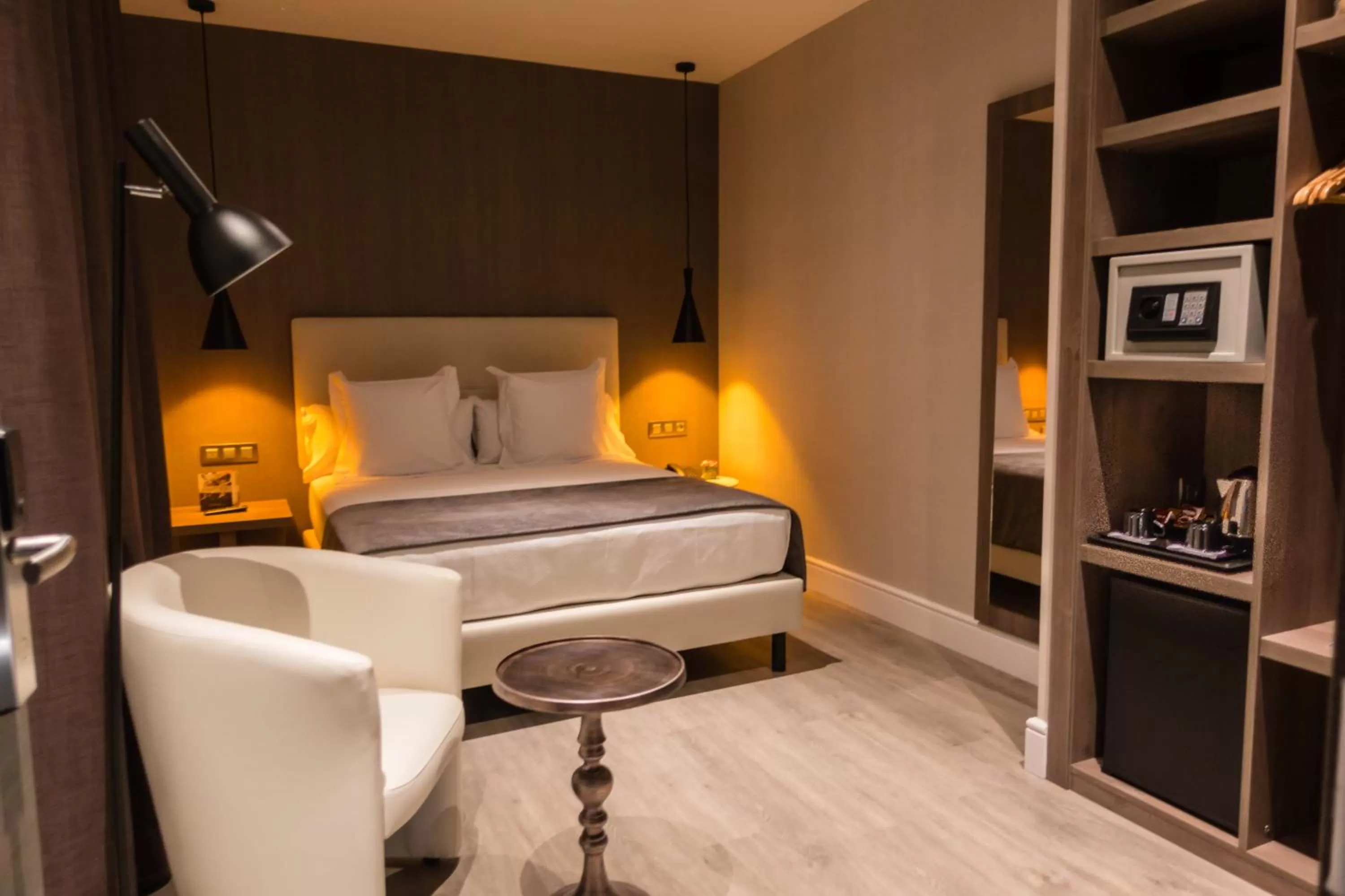 Decorative detail, Bed in Hotel Oasis