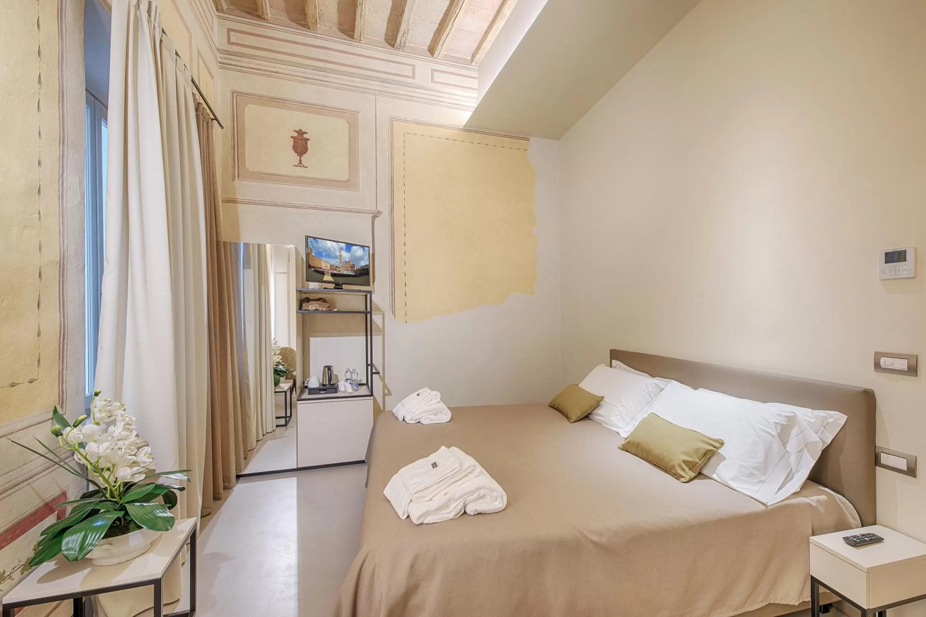 Photo of the whole room, Bed in Residenza d'Epoca Le Aquile