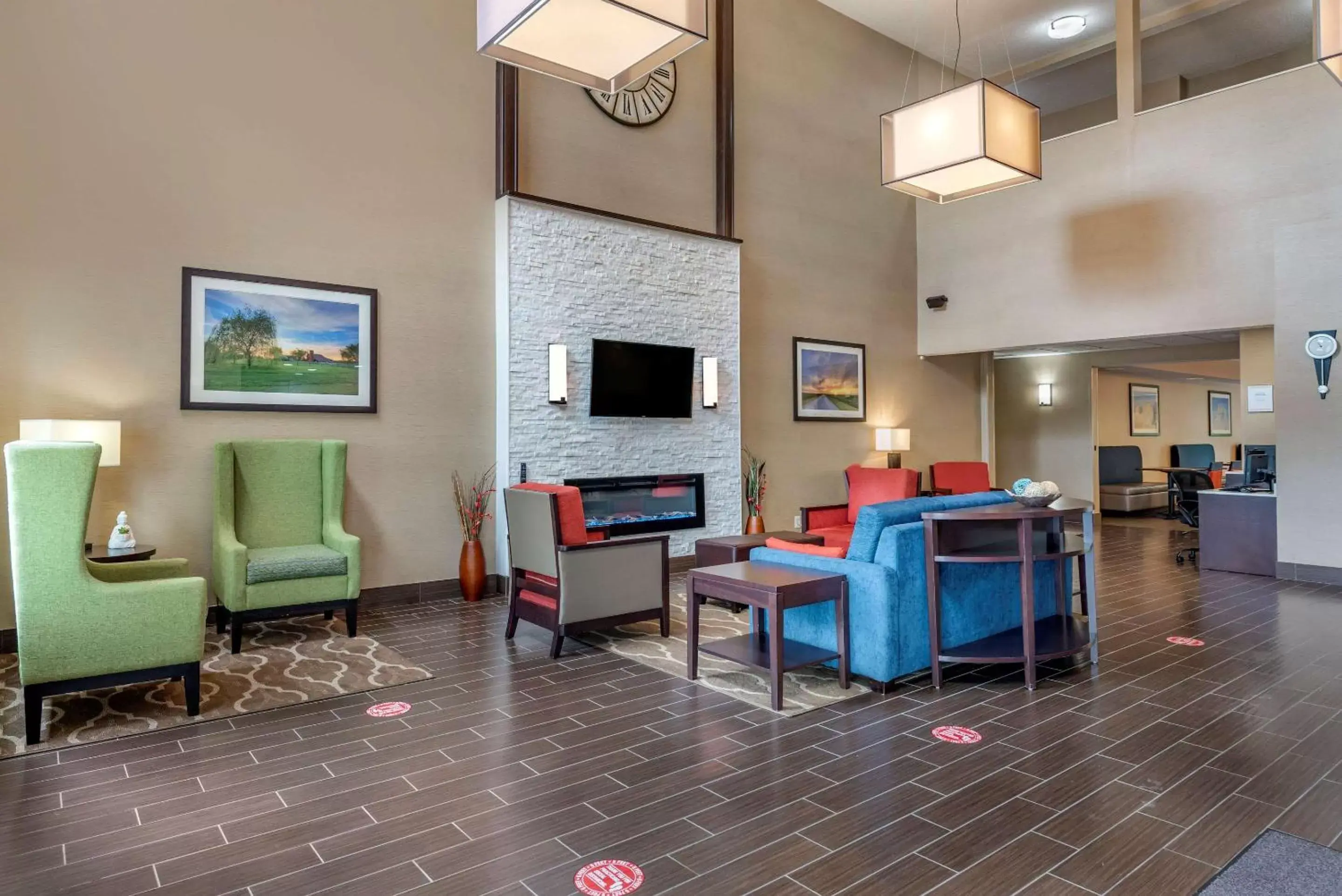 Lobby or reception, Seating Area in Comfort Suites Auburn near I-69