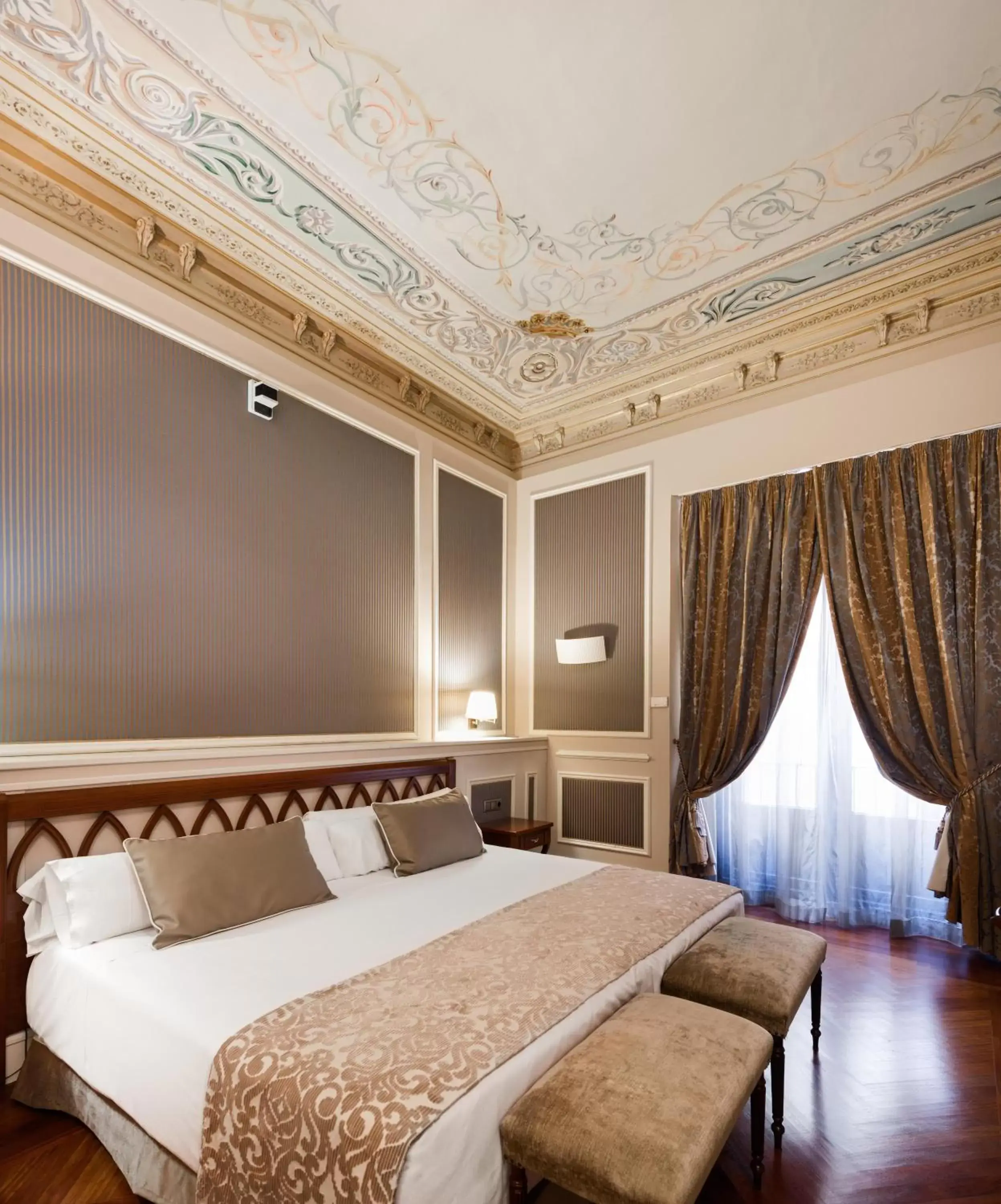 Photo of the whole room, Bed in Catalonia Las Cortes
