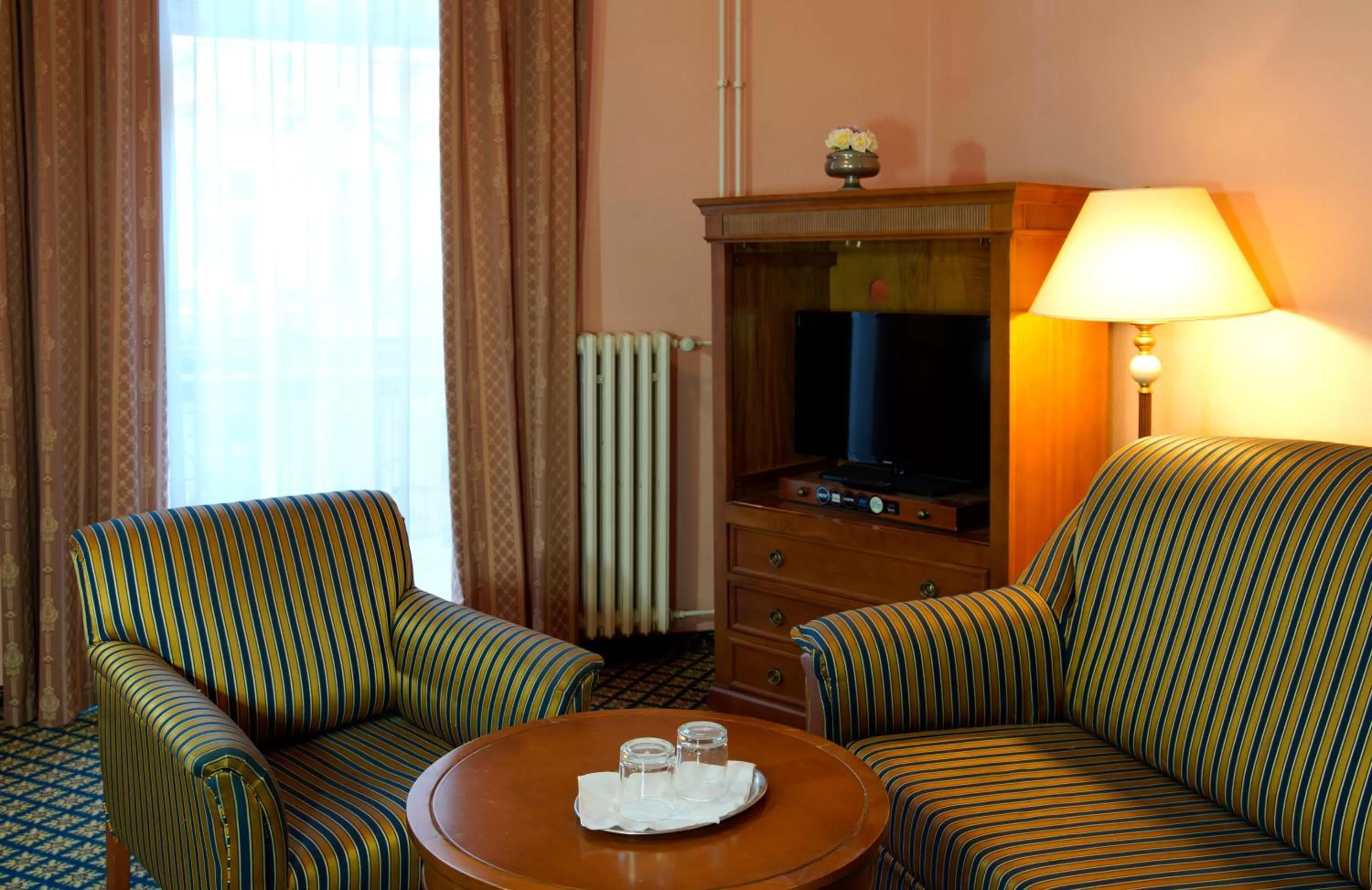 TV and multimedia in Hotel Villa Lauretta