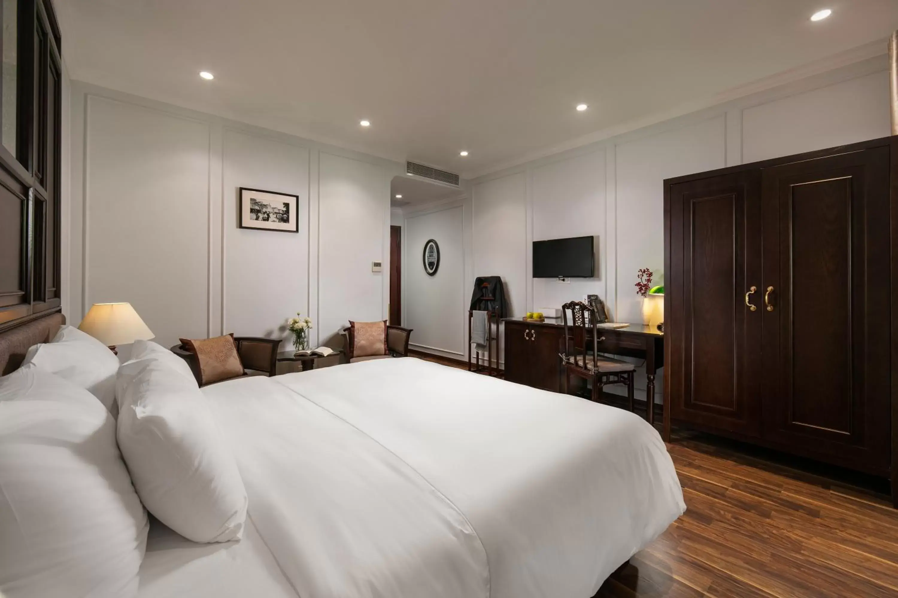 Photo of the whole room, Bed in Hong Ngoc Dynastie Boutique Hotel & Spa