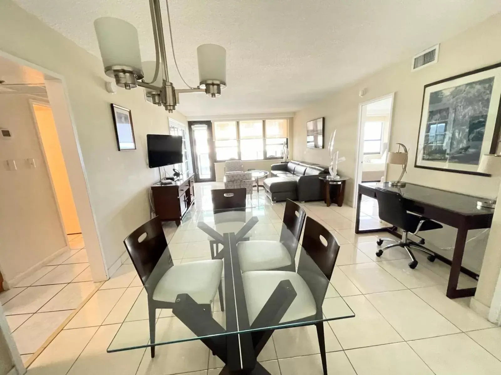 Standard 2 Bedroom 1 King & 2 Twins Kitchen/Balcony in The Alexander Beach Residences Standard 2 Bedroom 1 King & 2 Twins Kitchen/Balcony in The Alexander Beach Residences