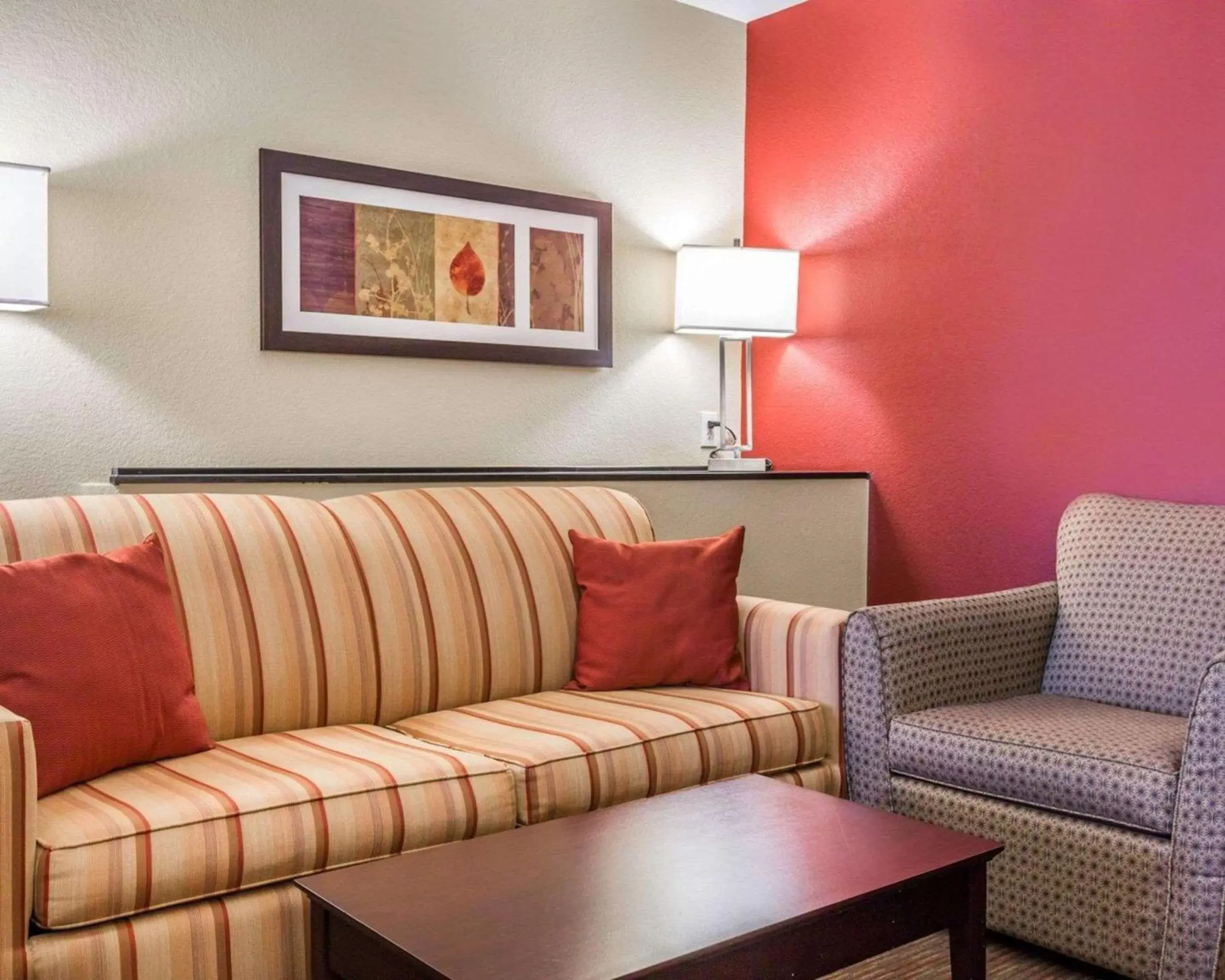 Photo of the whole room, Seating Area in Comfort Suites Blythe