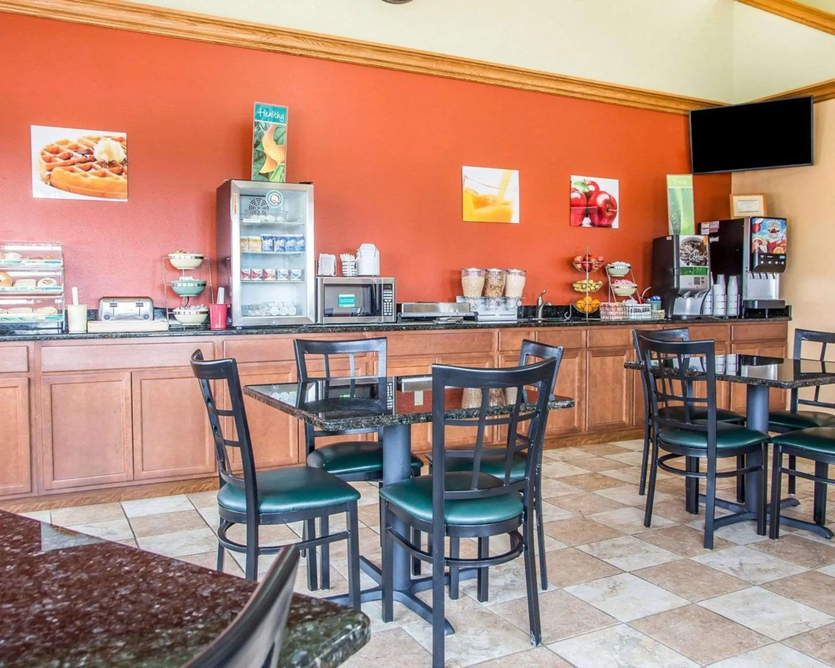 Restaurant/places to eat in Quality Inn Morton at I-74 Restaurant/places to eat in Quality Inn Morton at I-74