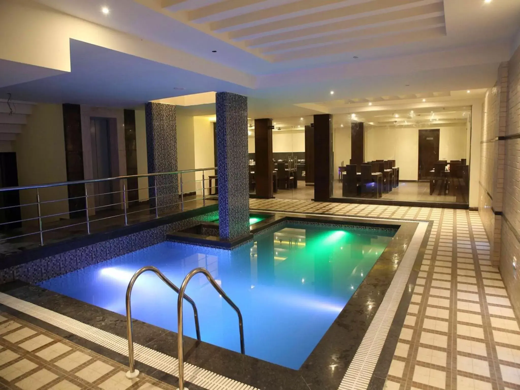 Pool view, Swimming Pool in Hotel Taj Villa- Agra