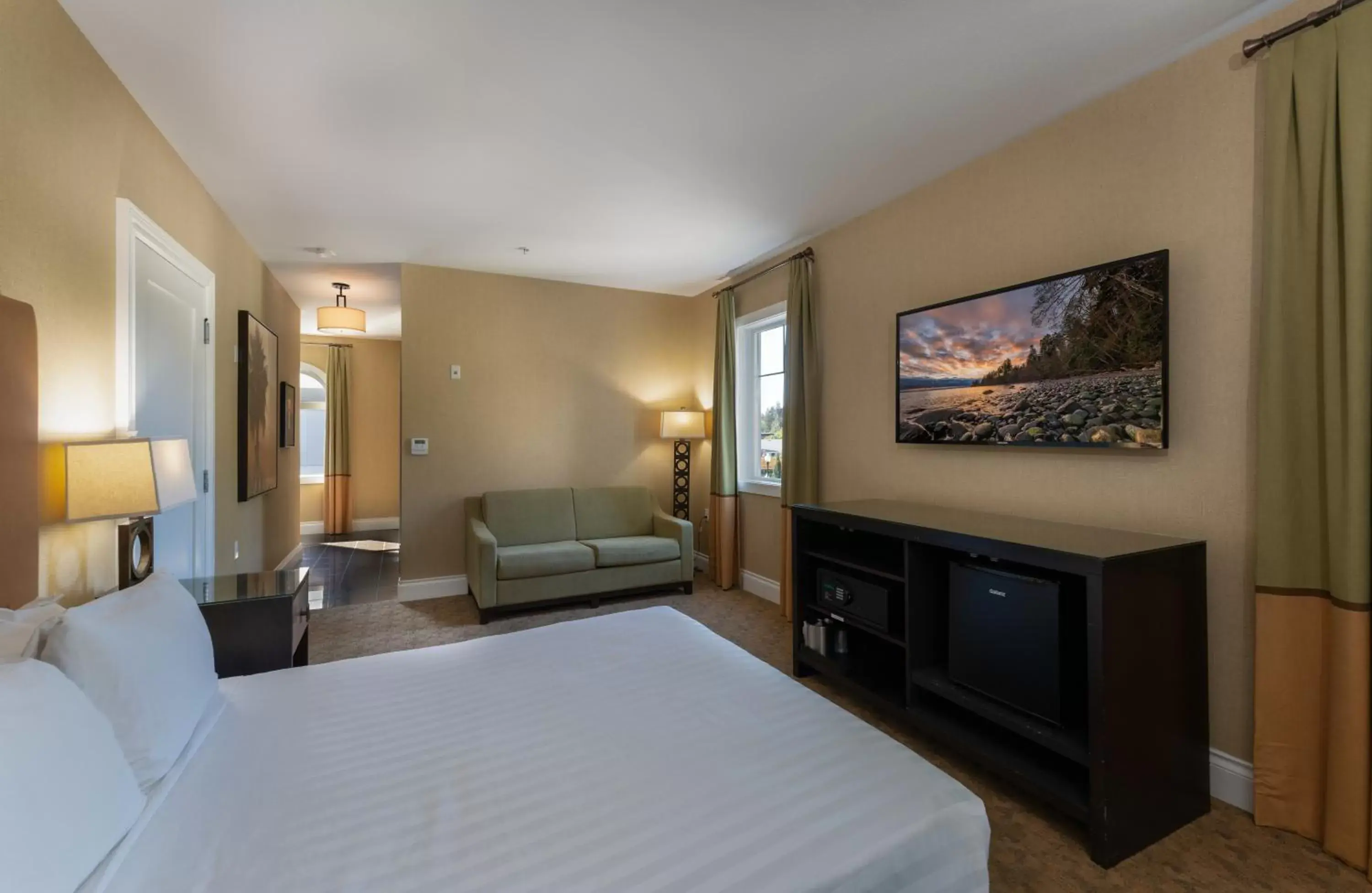 Bed, TV/Entertainment Center in Prestige Oceanfront Resort, WorldHotels Luxury