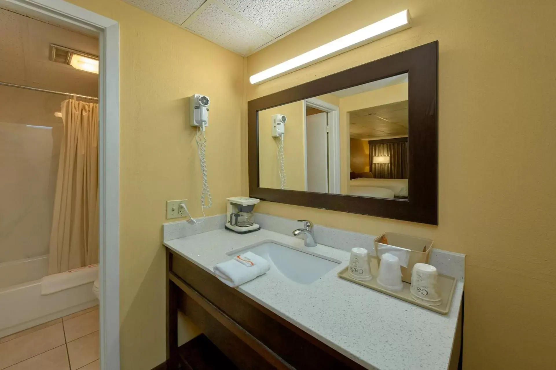 Shower, Bathroom in Vacation Lodge