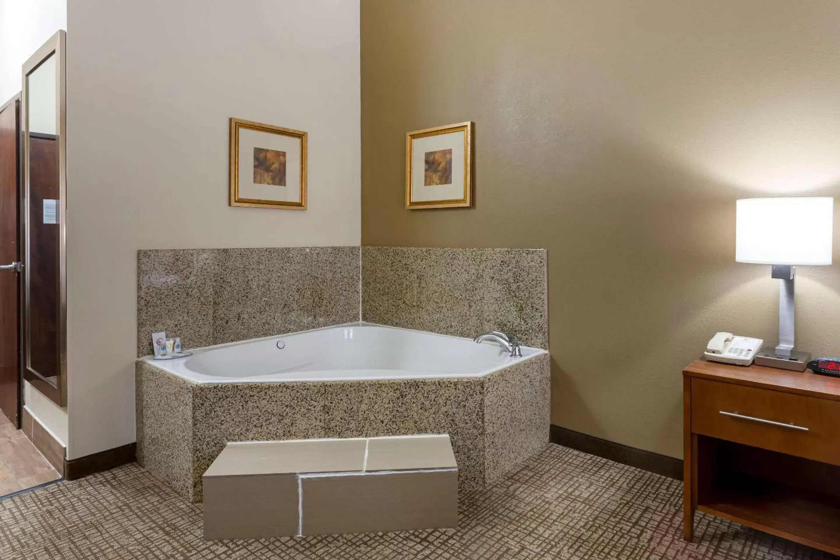 Photo of the whole room, Bathroom in Comfort Inn Marion