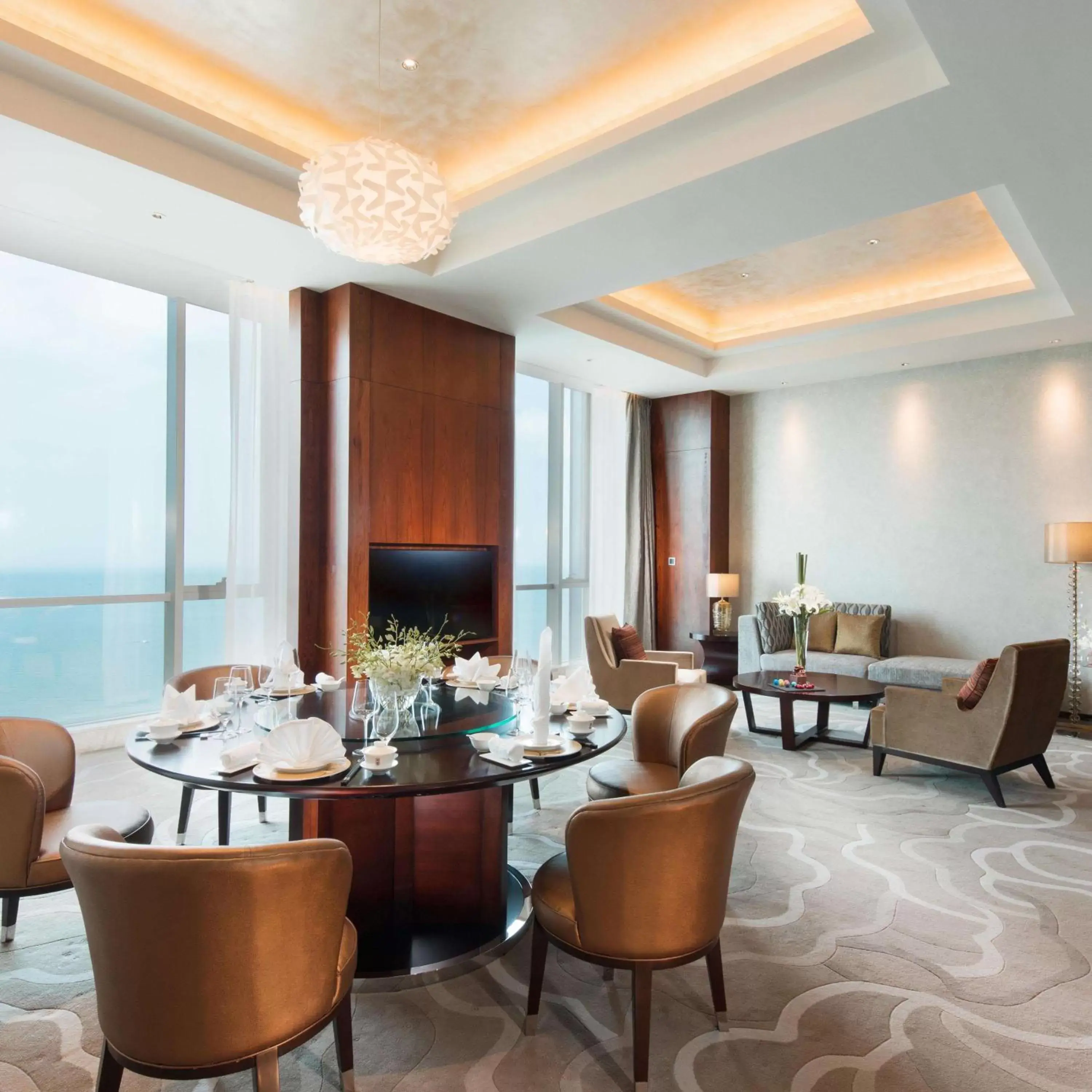 Living room in Hilton Yantai Golden Coast