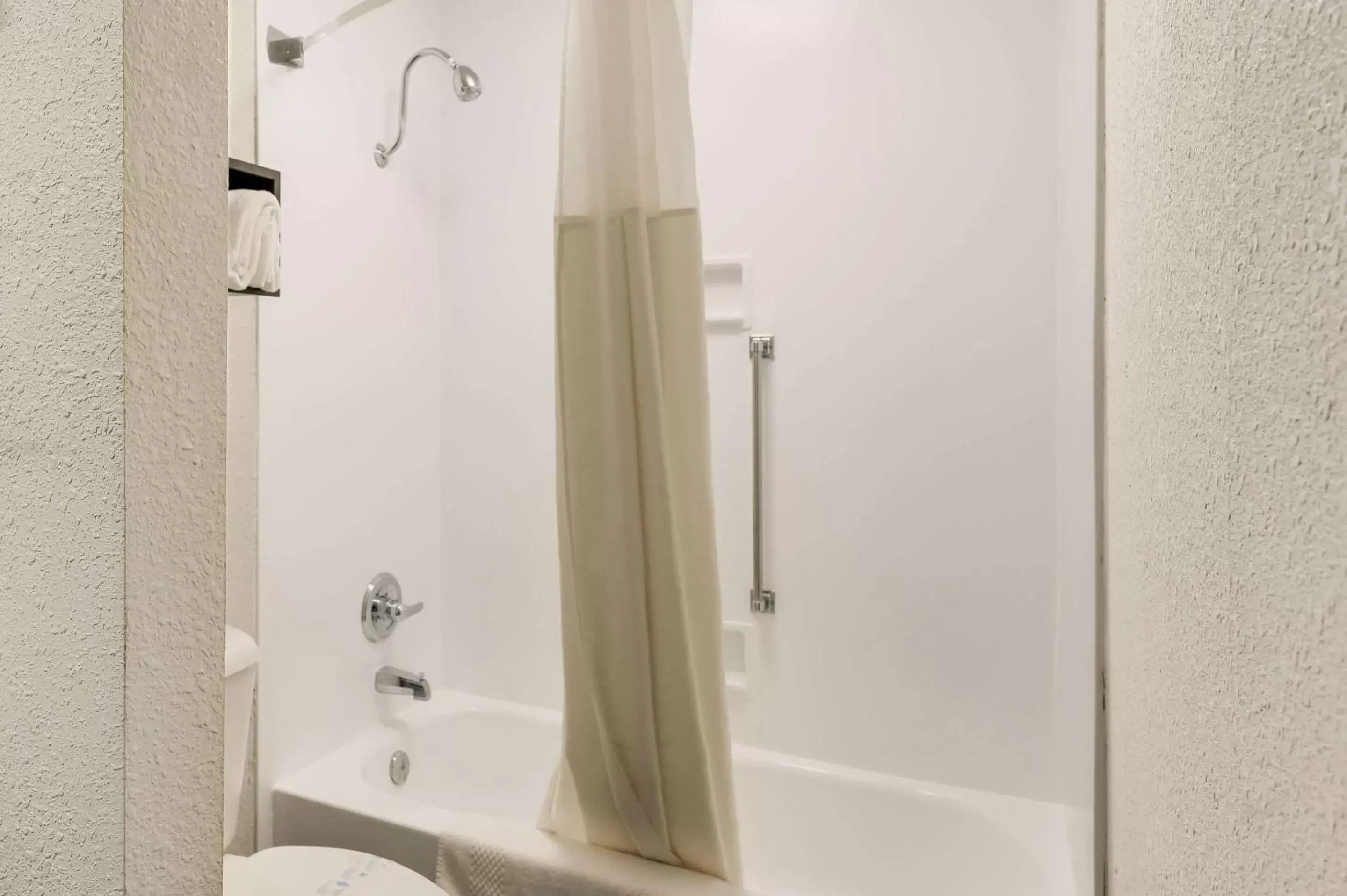 Bedroom, Bathroom in Clarion Inn & Suites Russellville I-40