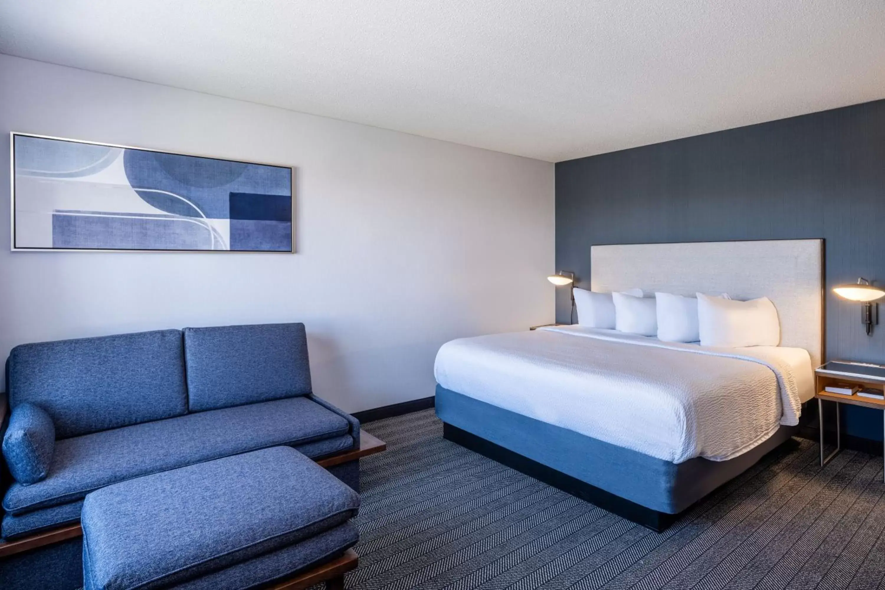 Photo of the whole room in Courtyard by Marriott Colorado Springs South