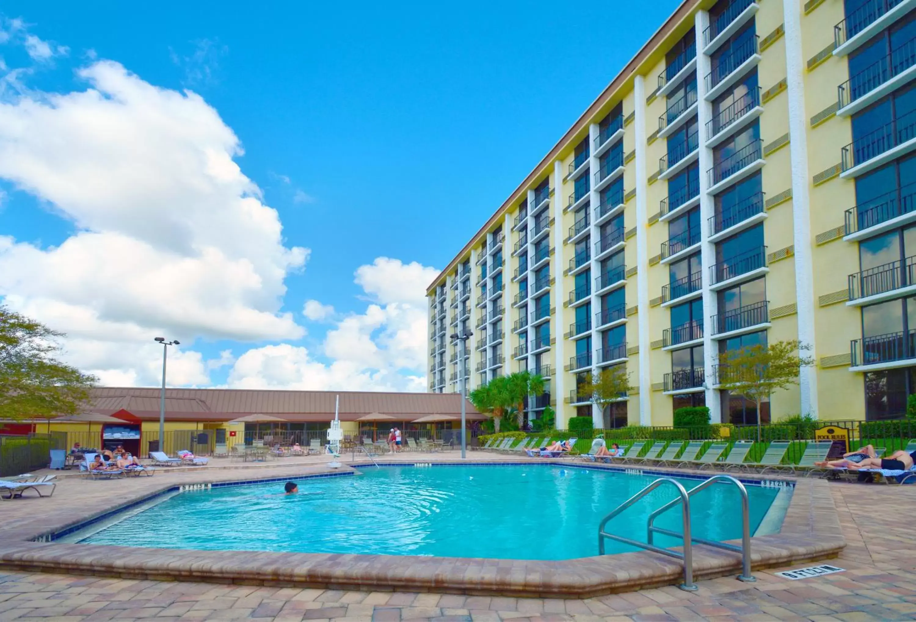 Property building, Swimming Pool in Rosen Inn Closest to Universal