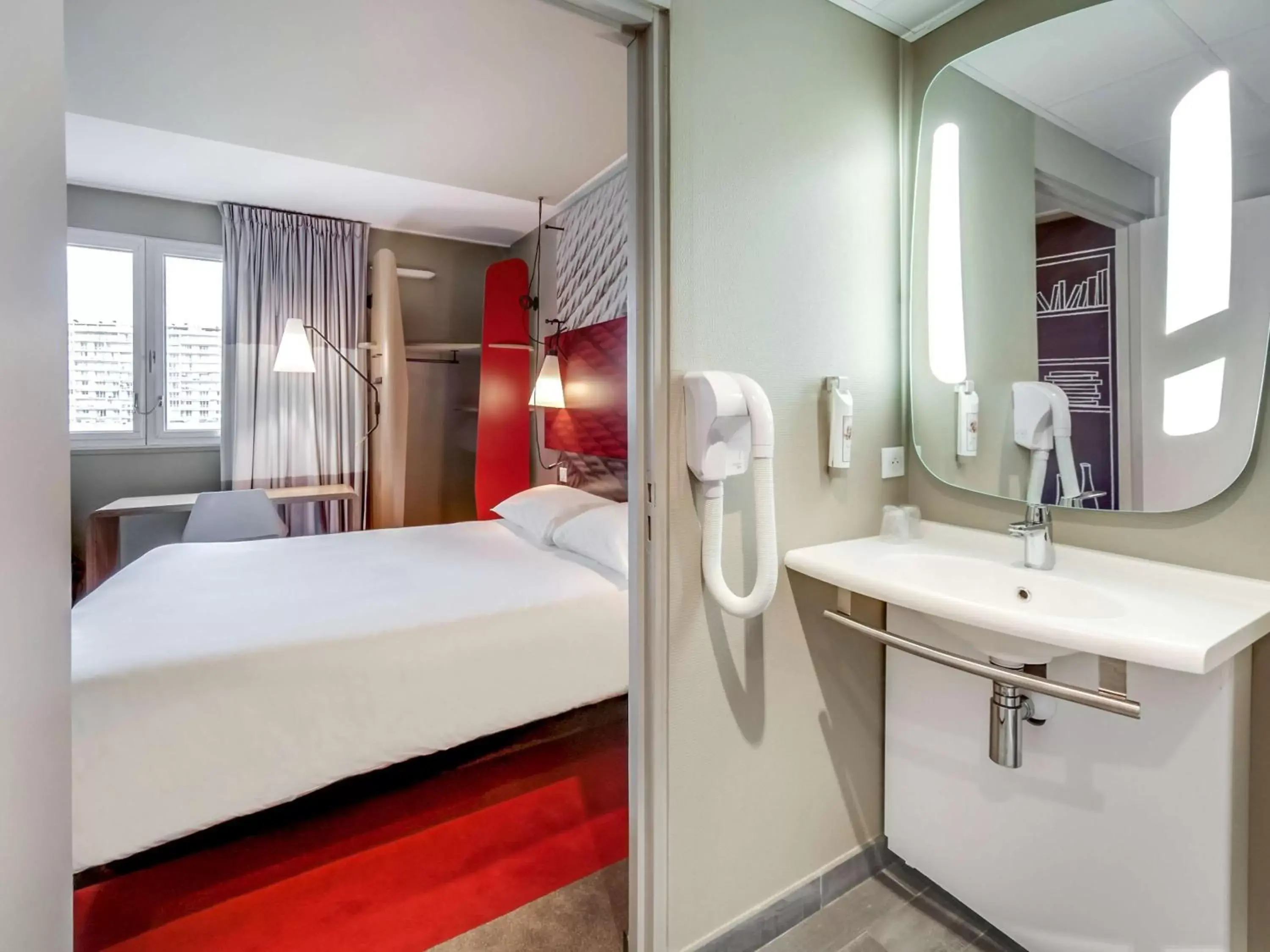 Photo of the whole room, Bathroom in ibis Orleans Centre Gare