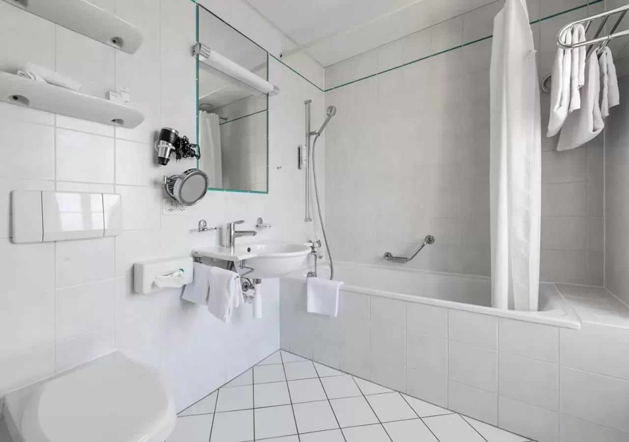 Toilet, Bathroom in Grand Hotel et Centre Thermal d'Yverdon-les-Bains