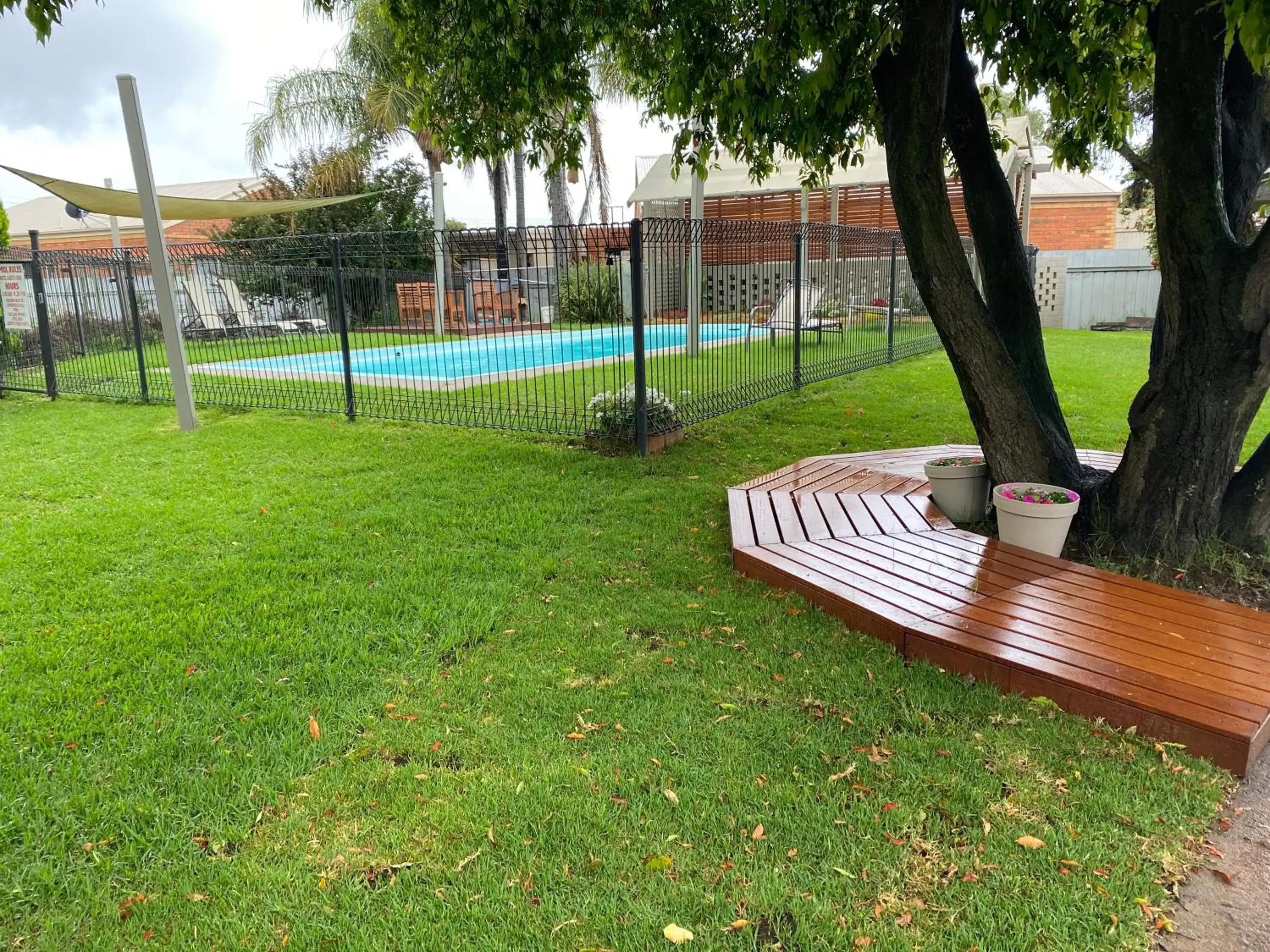 Swimming pool in Cobram Colonial Motor Inn