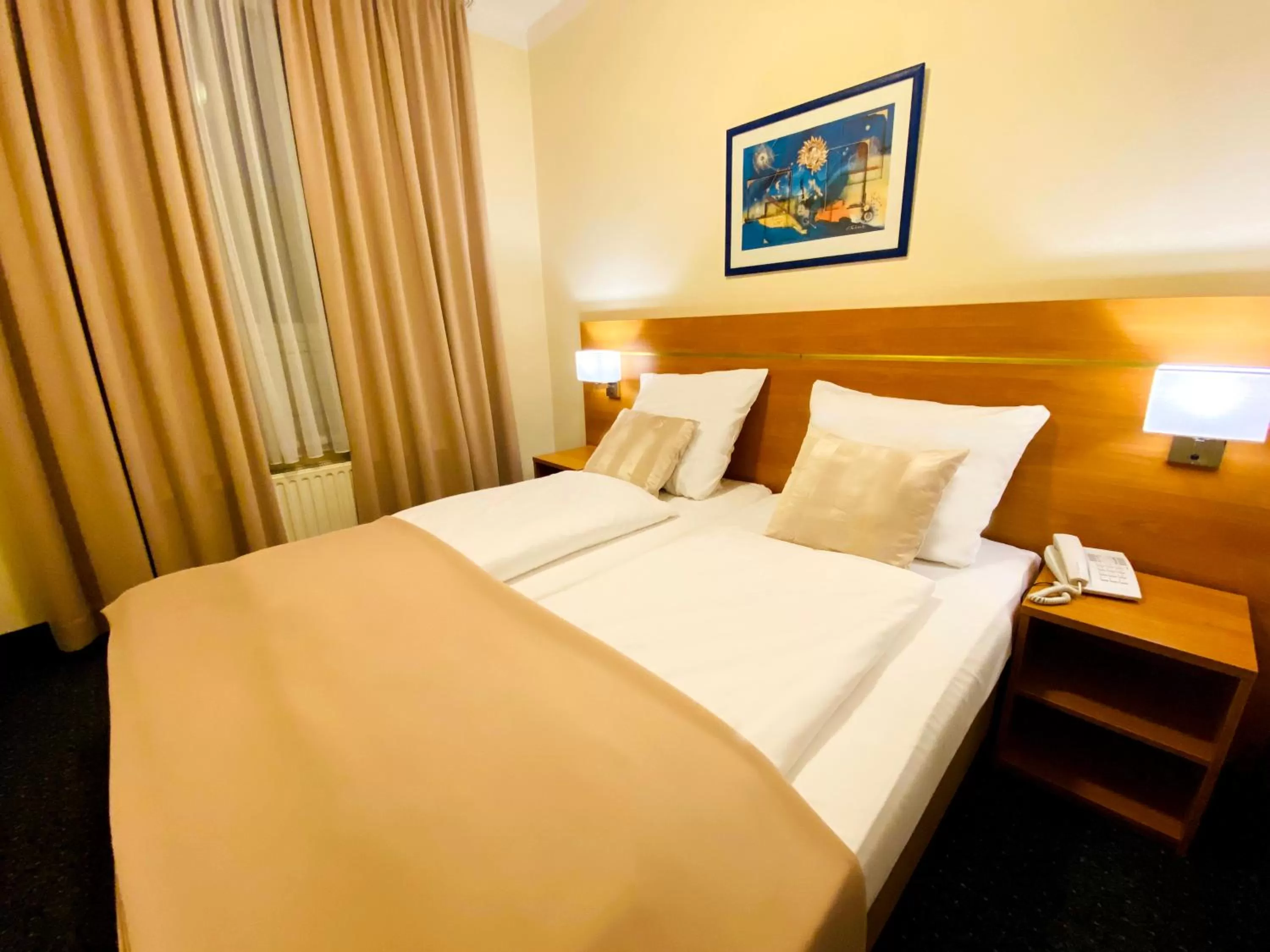 Bedroom, Bed in Hotel Hansehof