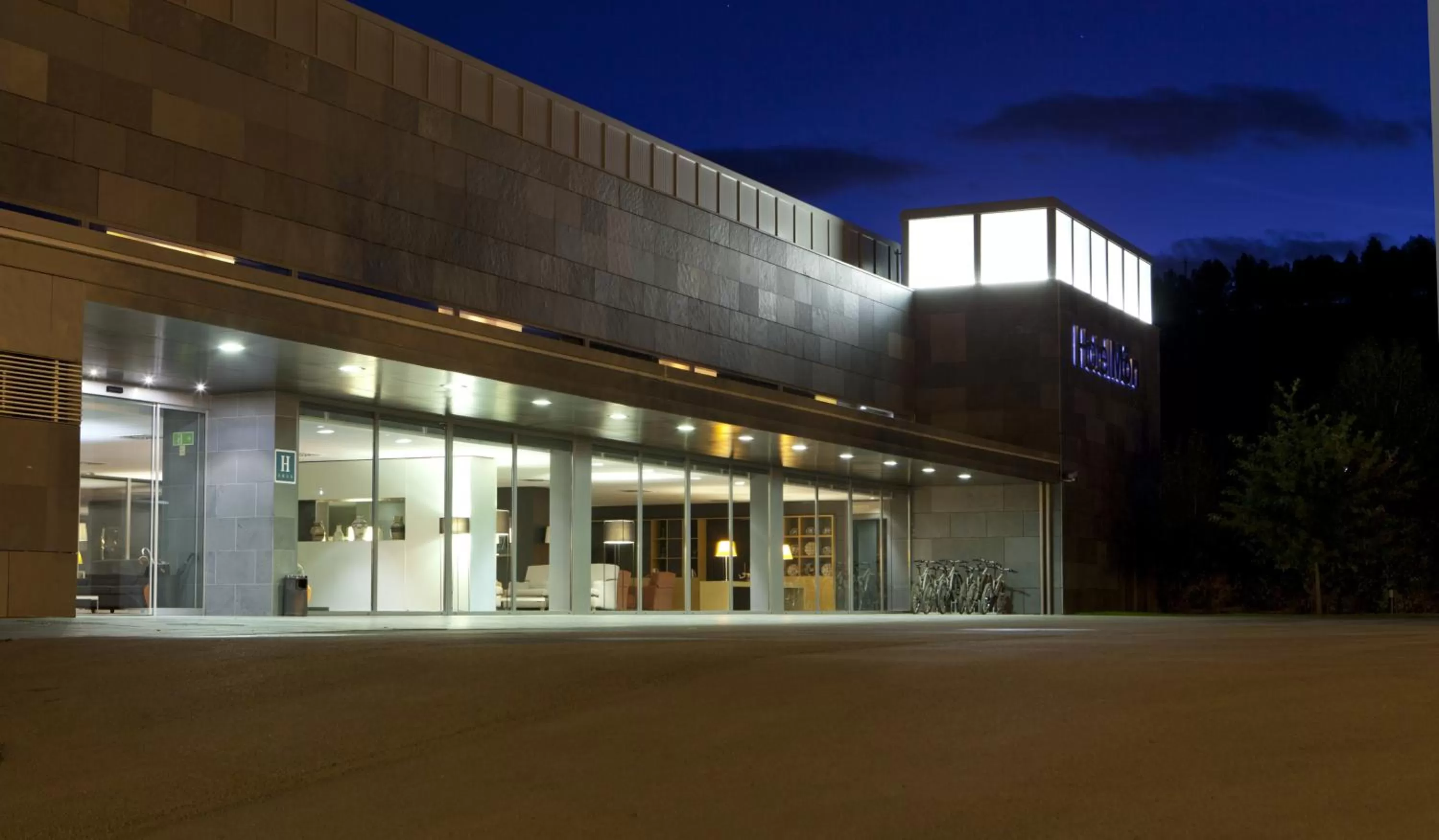 Facade/entrance in Hotel Món Sant Benet