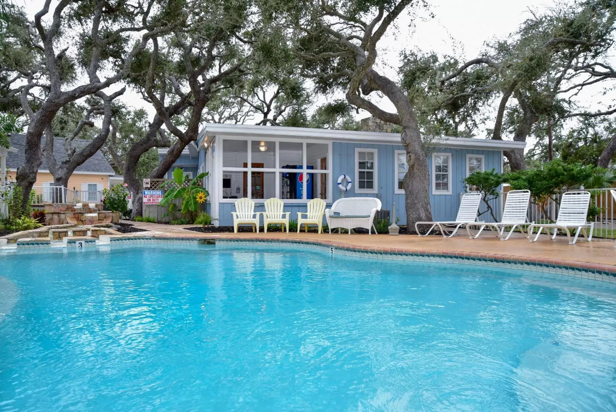 Hot Tub, Property Building in D&R Pelican Bay Resort