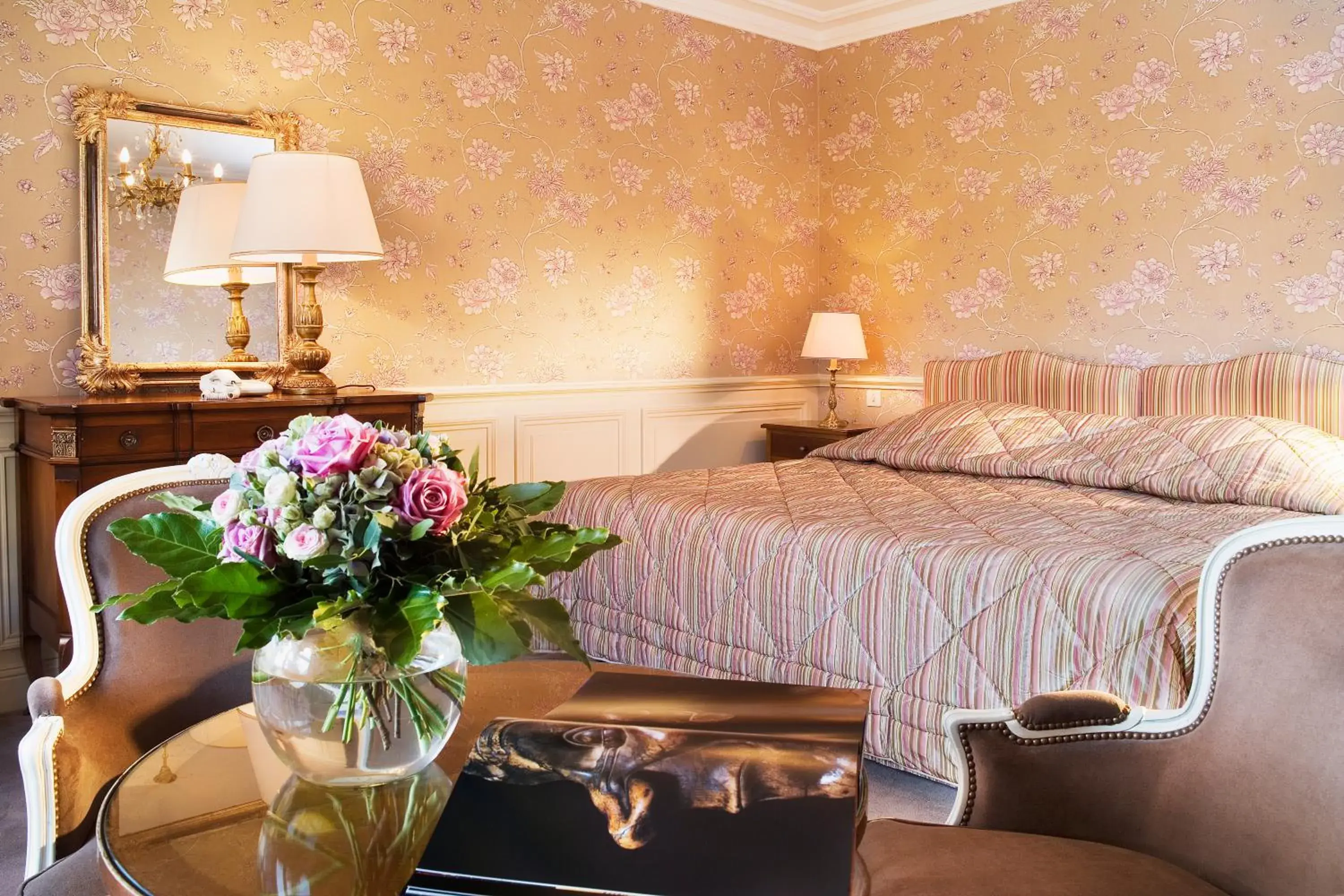 Photo of the whole room, Bed in Hôtel & Spa Château de l'ile