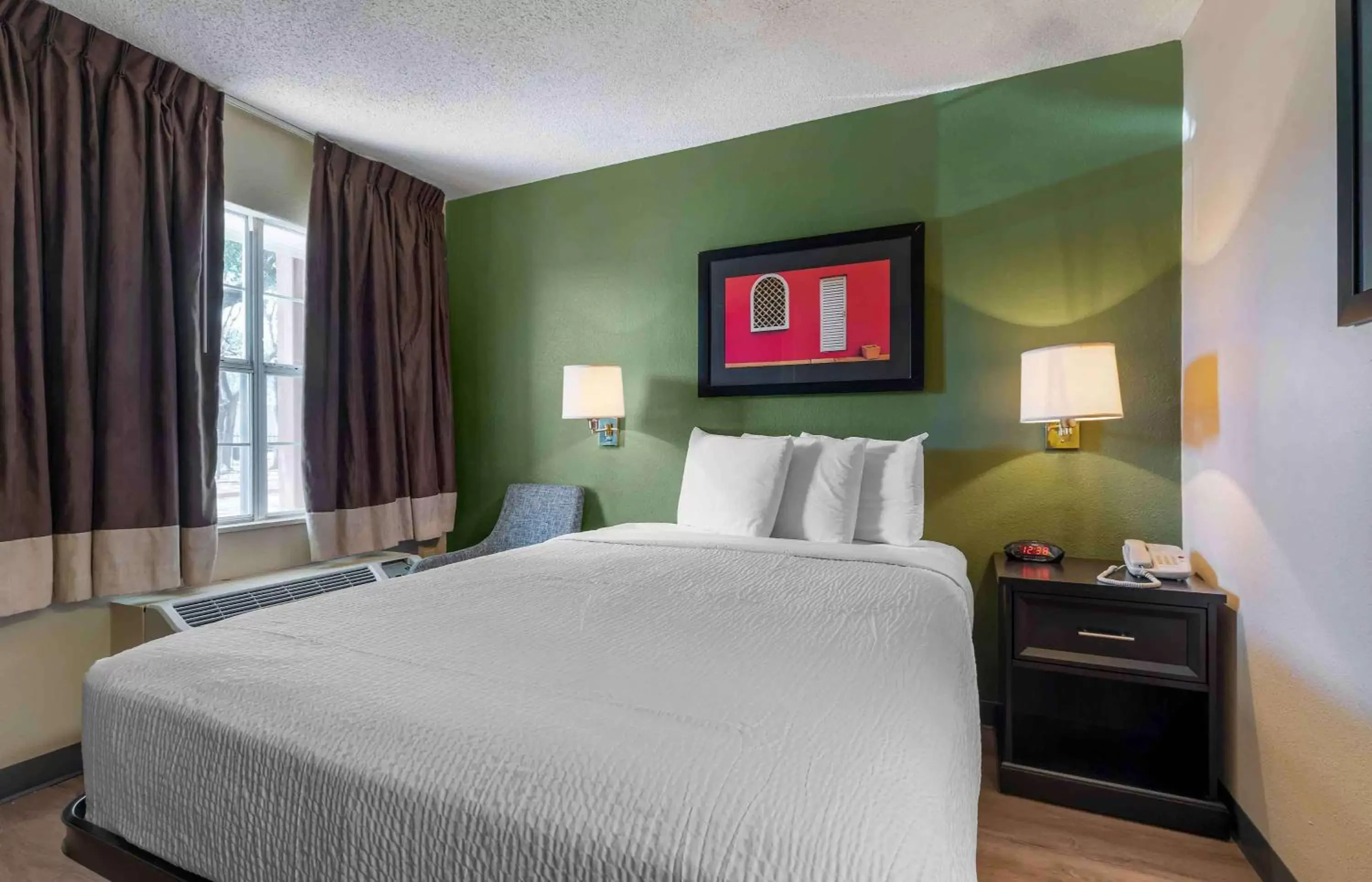 Bedroom, Bed in Extended Stay America Suites - Arlington