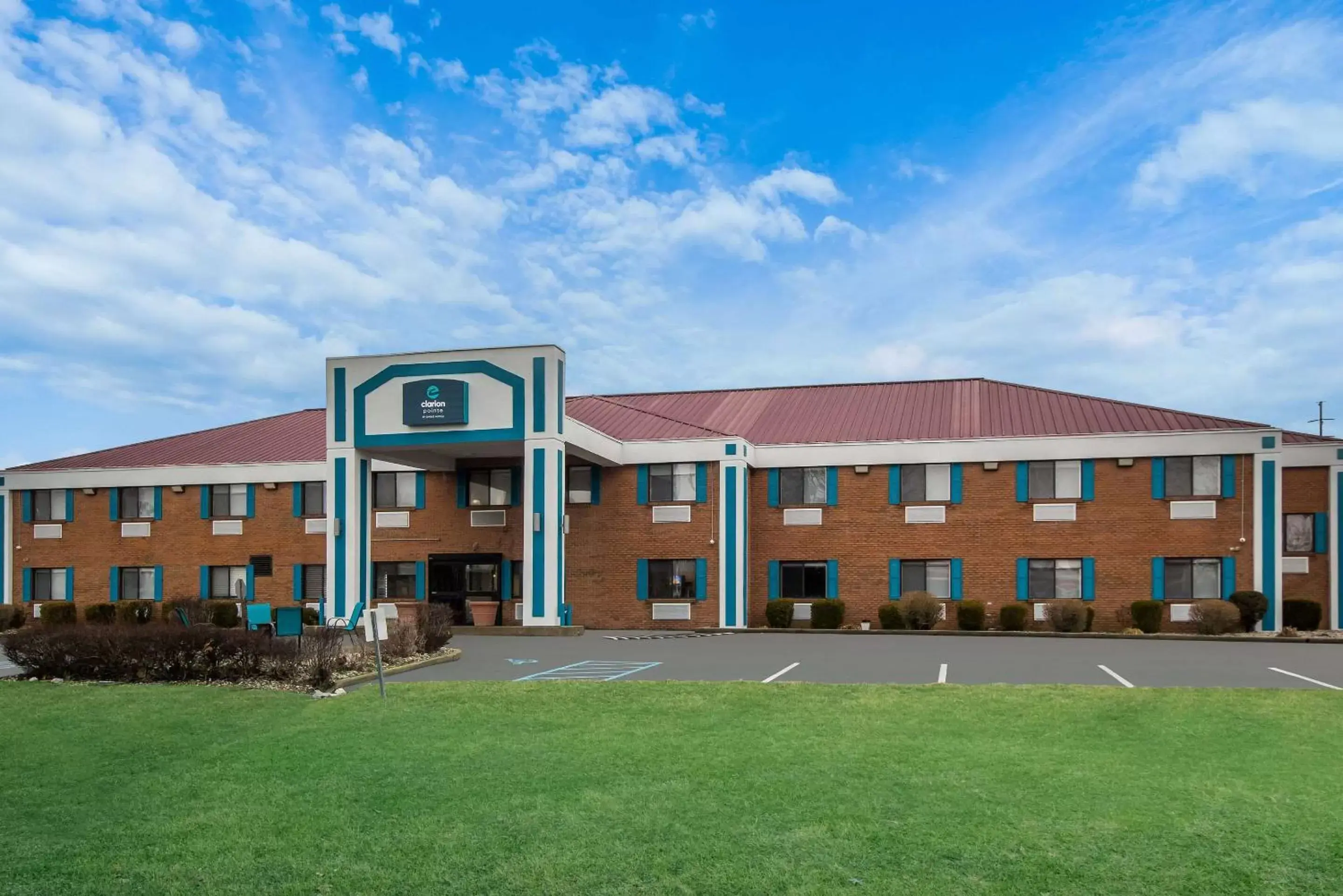 Property building in Clarion Pointe Harrodsburg-Danville Property building in Clarion Pointe Harrodsburg-Danville