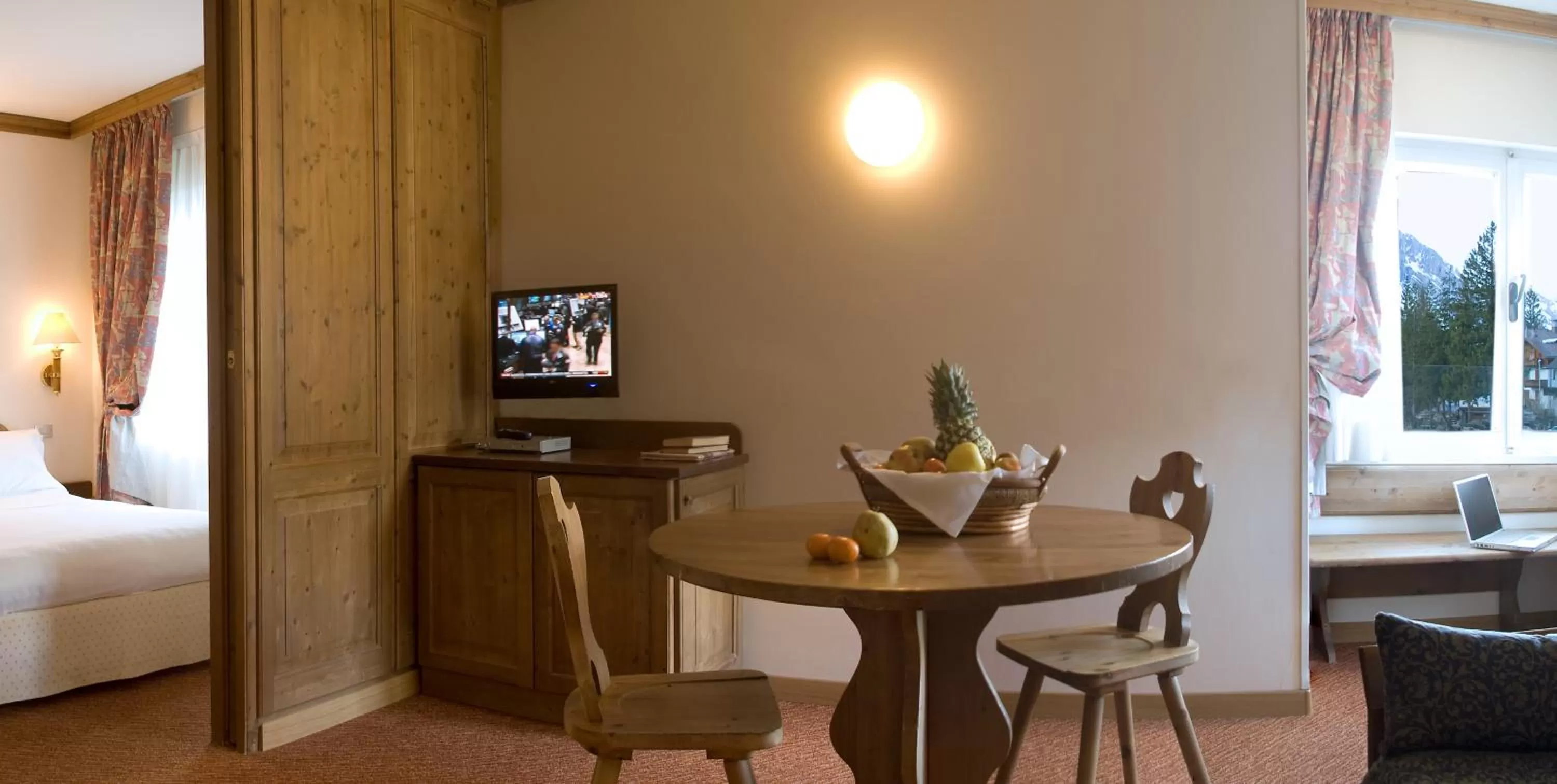 View (from property/room), Bed in Hotel Alaska Cortina