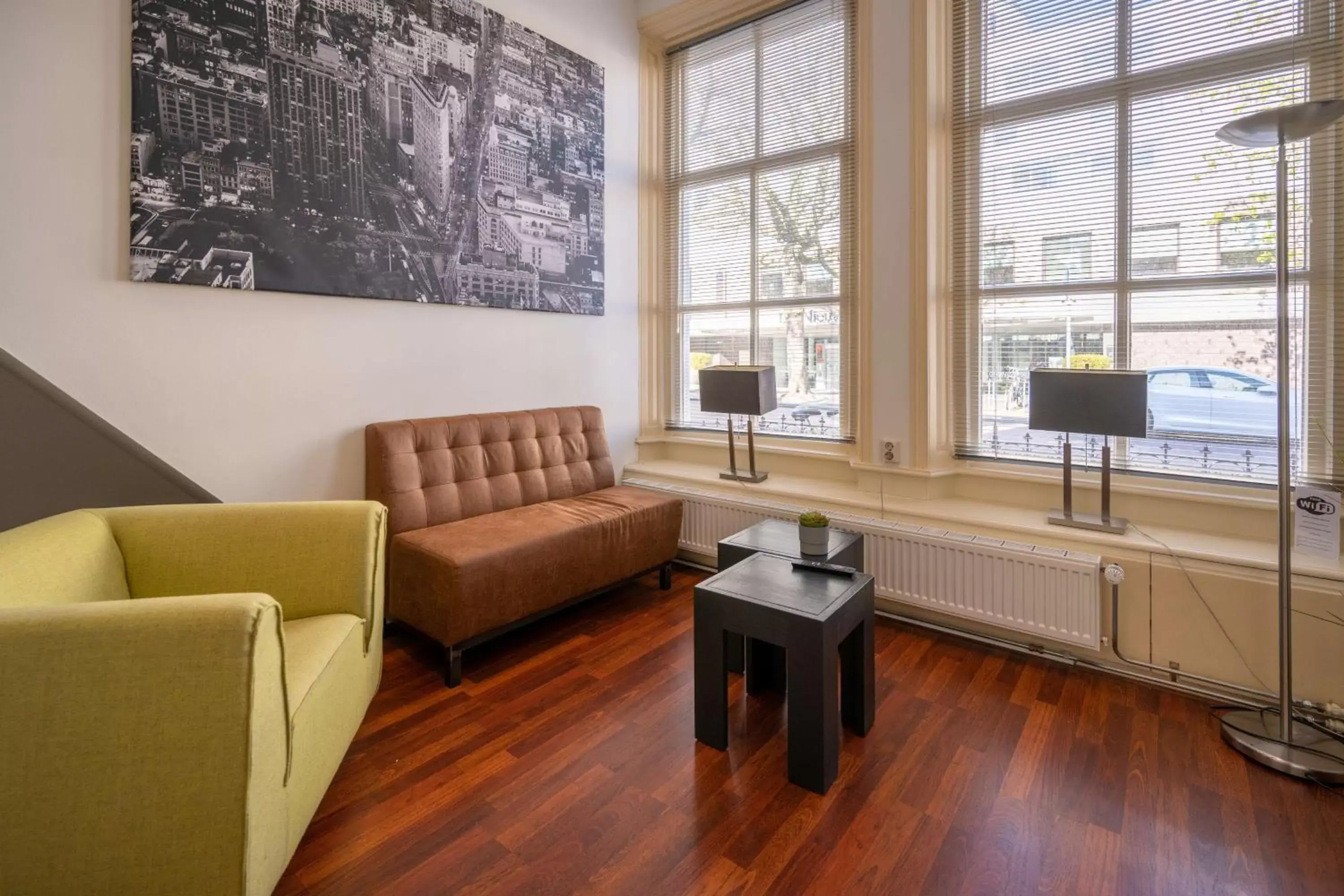 Photo of the whole room, Seating Area in Flonk Hotel Groningen Centre, BW Signature Collection voorheen Best Western Hotel Groningen Centre