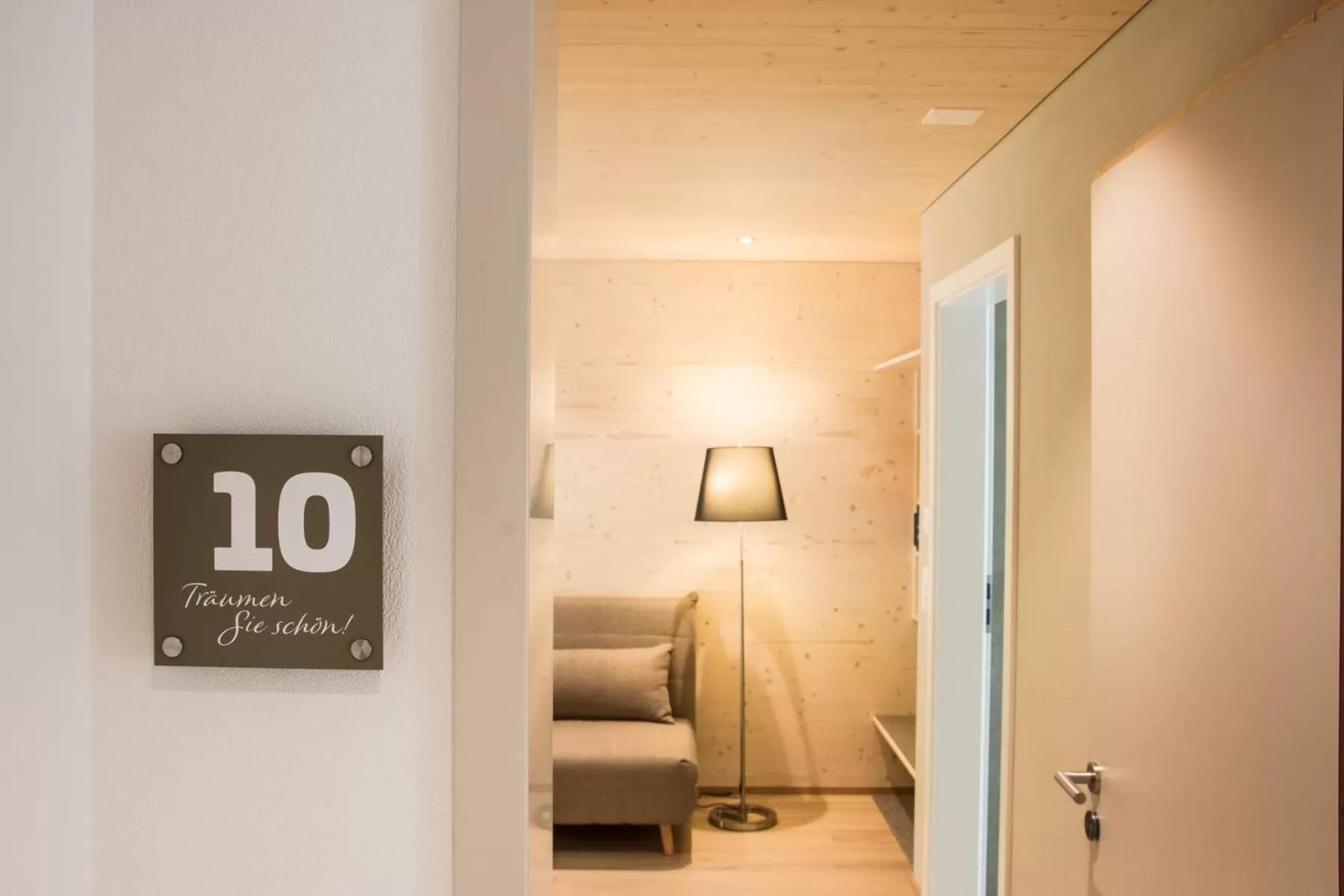 Photo of the whole room, Bed in kroneLODGE - Self-Check-In Hotel