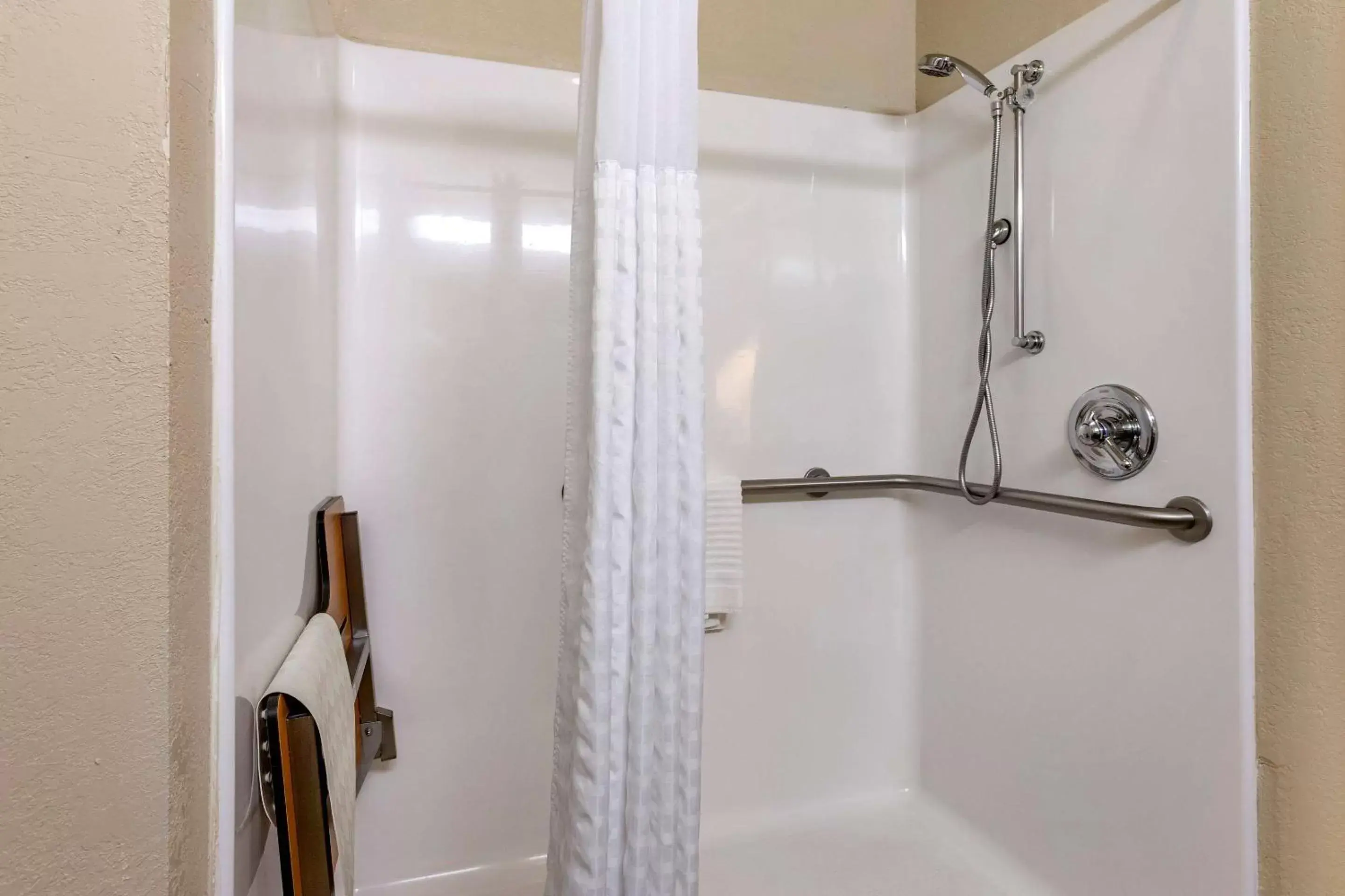 Photo of the whole room in Comfort Suites Jonesboro University Area Photo of the whole room in Comfort Suites Jonesboro University Area