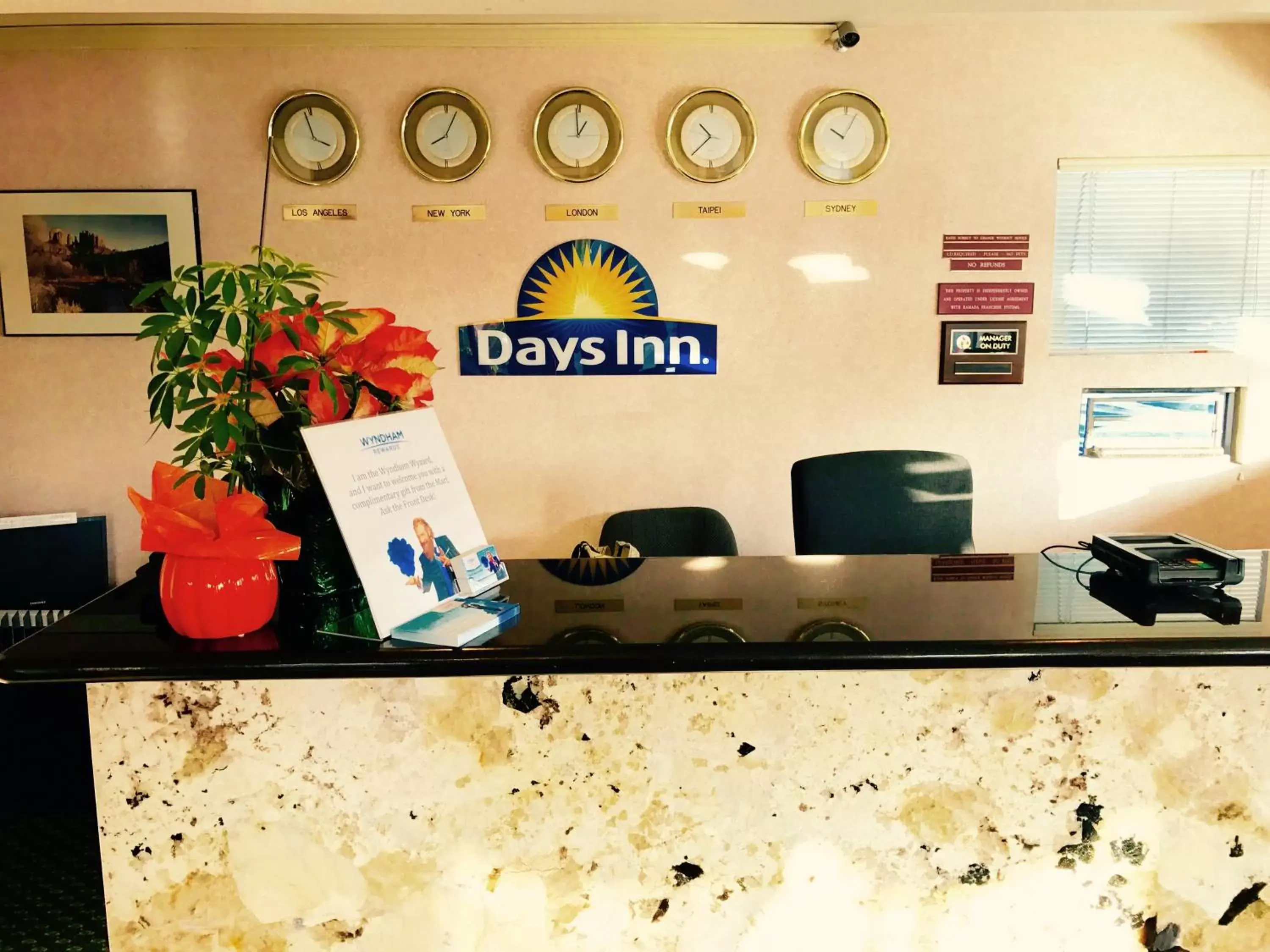 Lobby or reception, Lobby/Reception in Days Inn by Wyndham Anaheim Near the Park