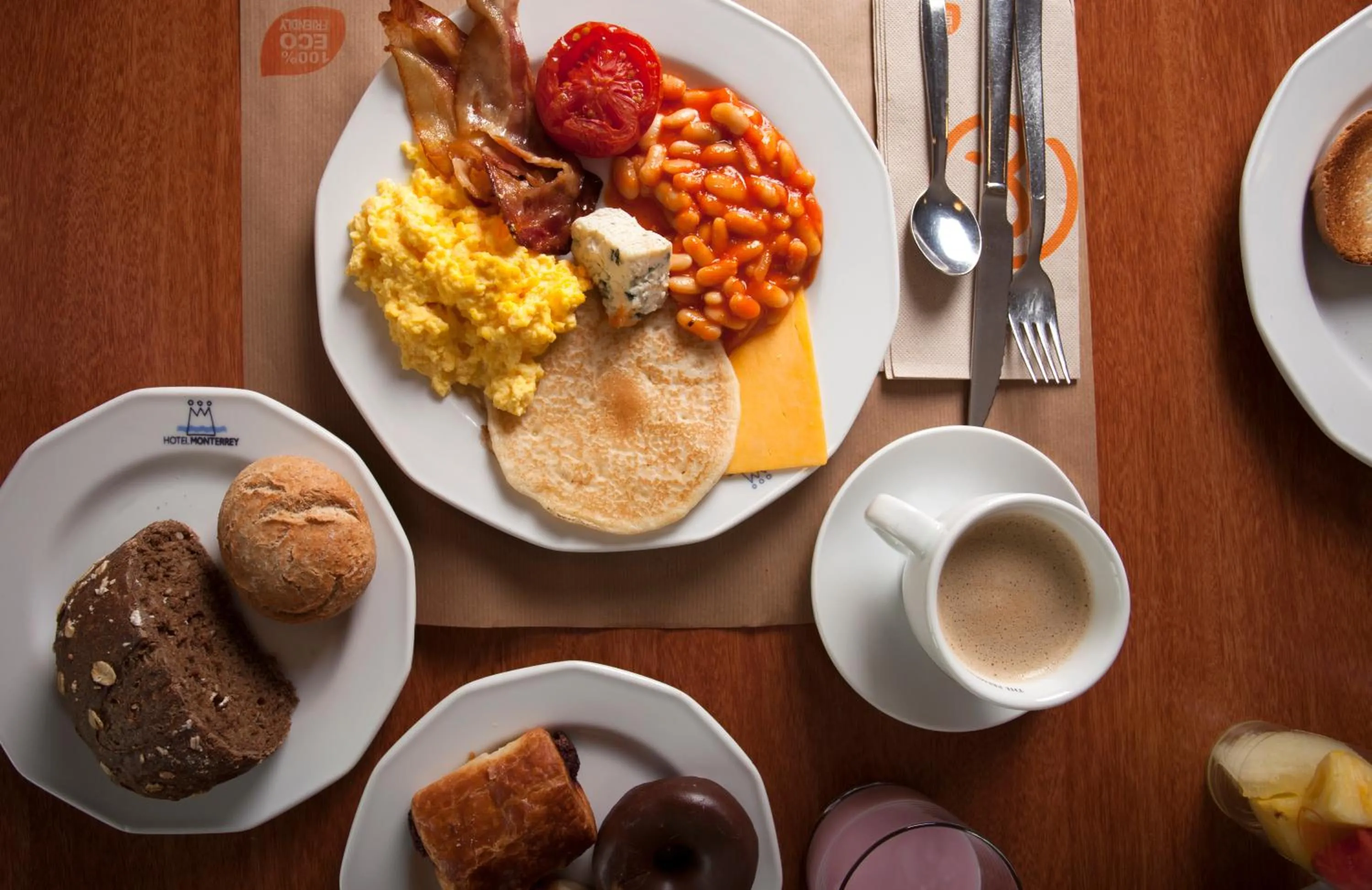 Food and drinks in Hotel Monterrey Roses by Pierre & Vacances