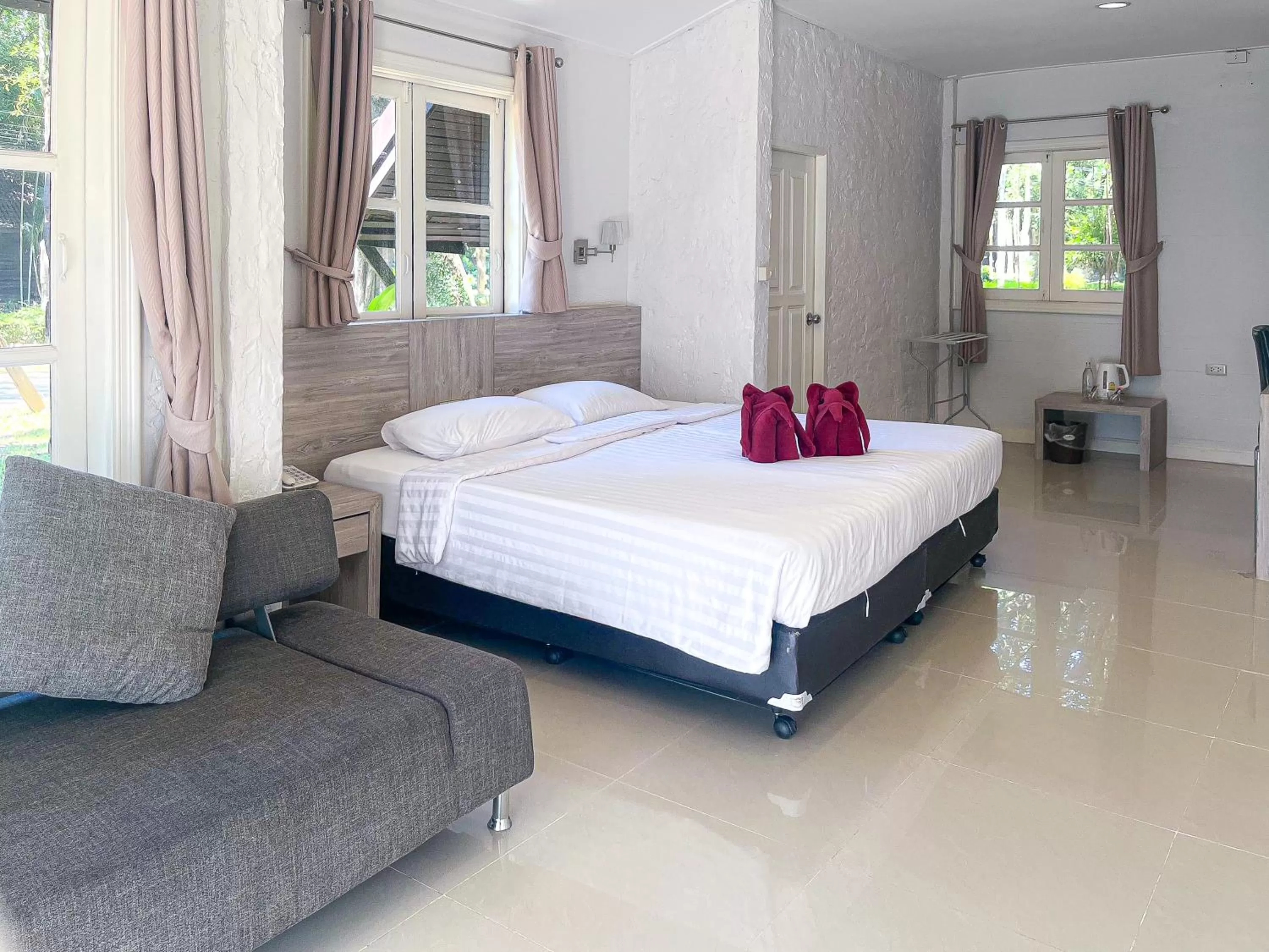 Bedroom, Bed in The Legacy River Kwai Resort