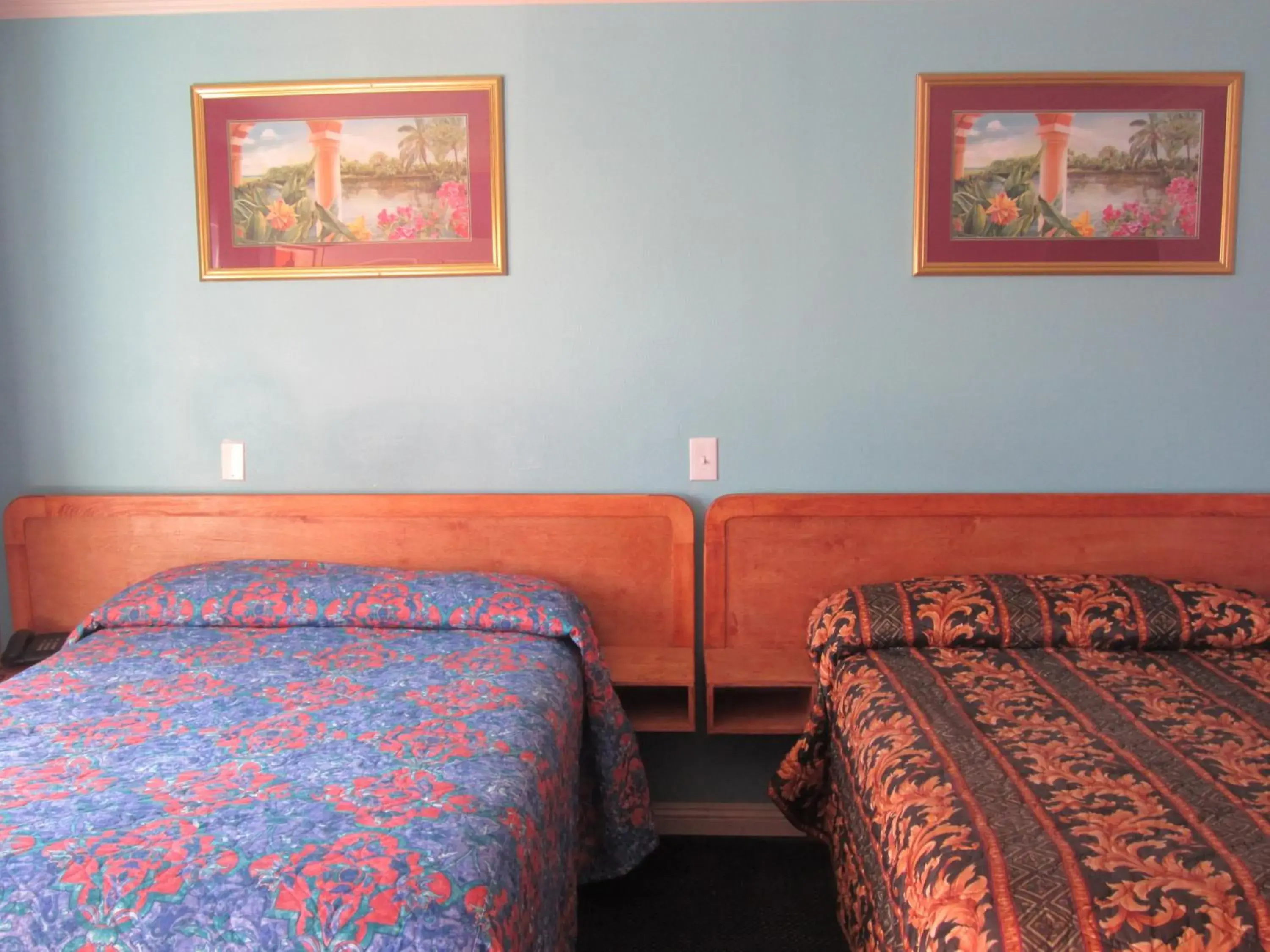 Bedroom, Bed in Starlight Inn Van Nuys