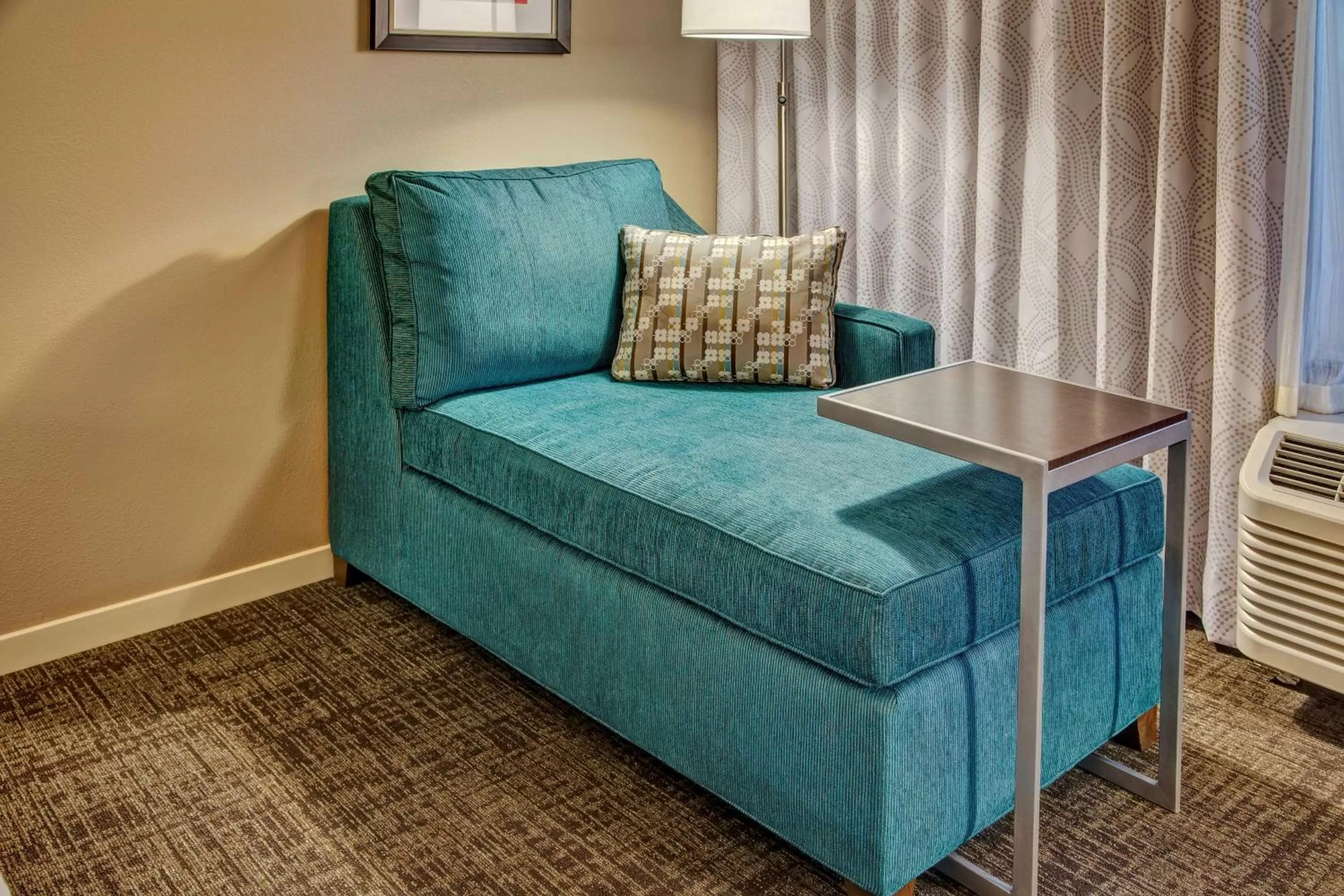 Bed in Hampton Inn & Suites By Hilton Nashville Hendersonville Tn