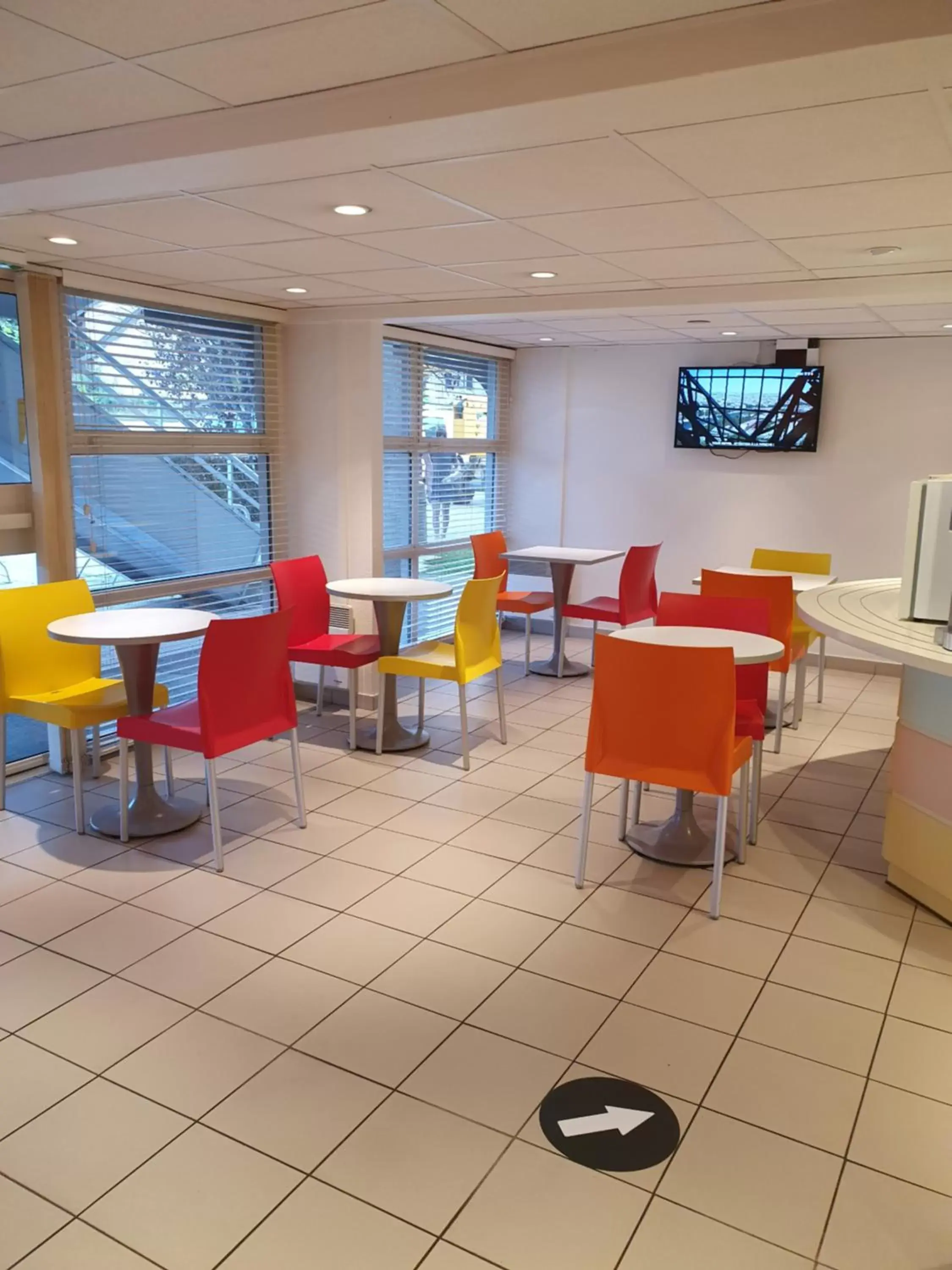 TV and multimedia, Restaurant/Places to Eat in Premiere Classe Besancon Ecole Valentin