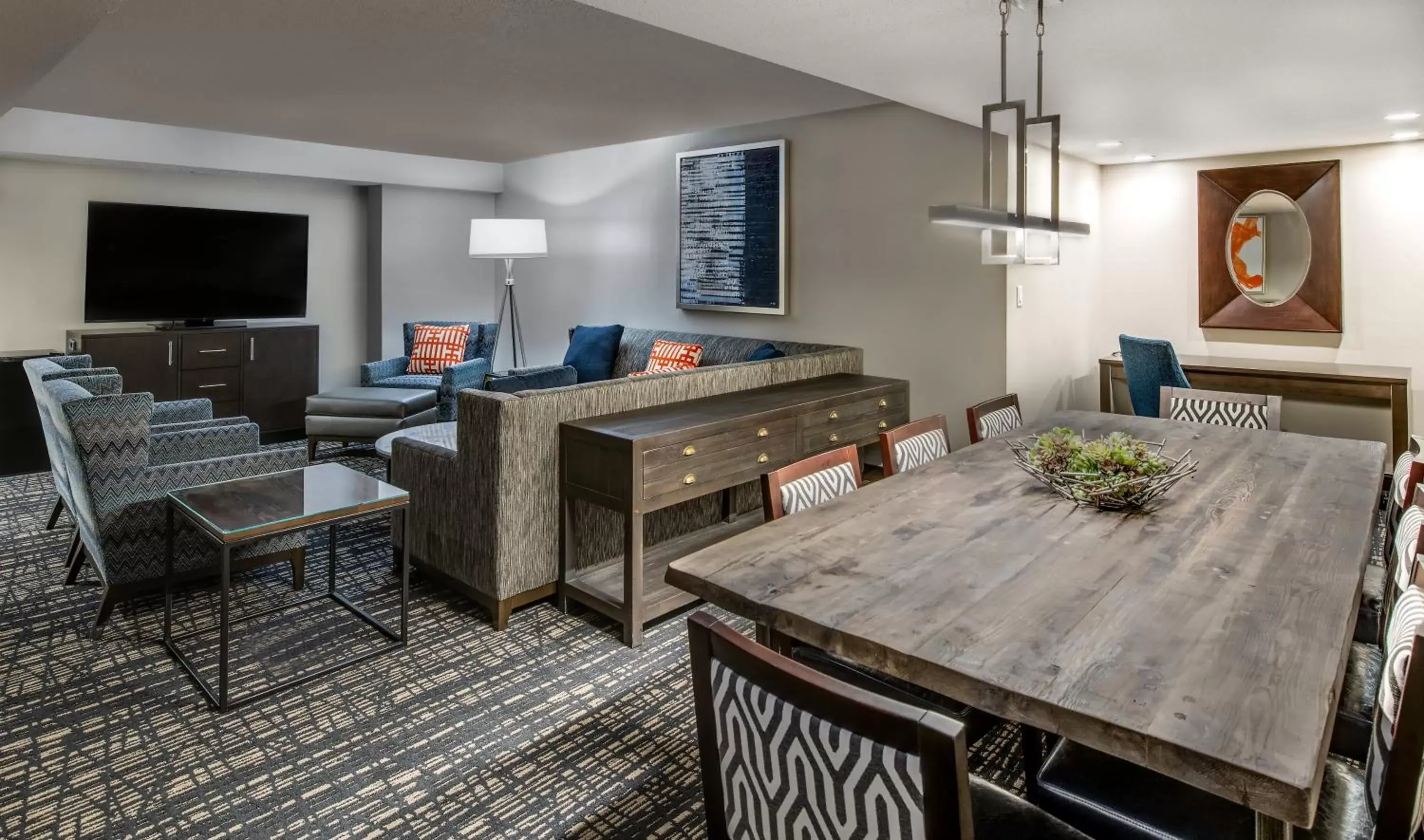 Photo of the whole room, Dining Area in Crowne Plaza Annapolis, an IHG Hotel