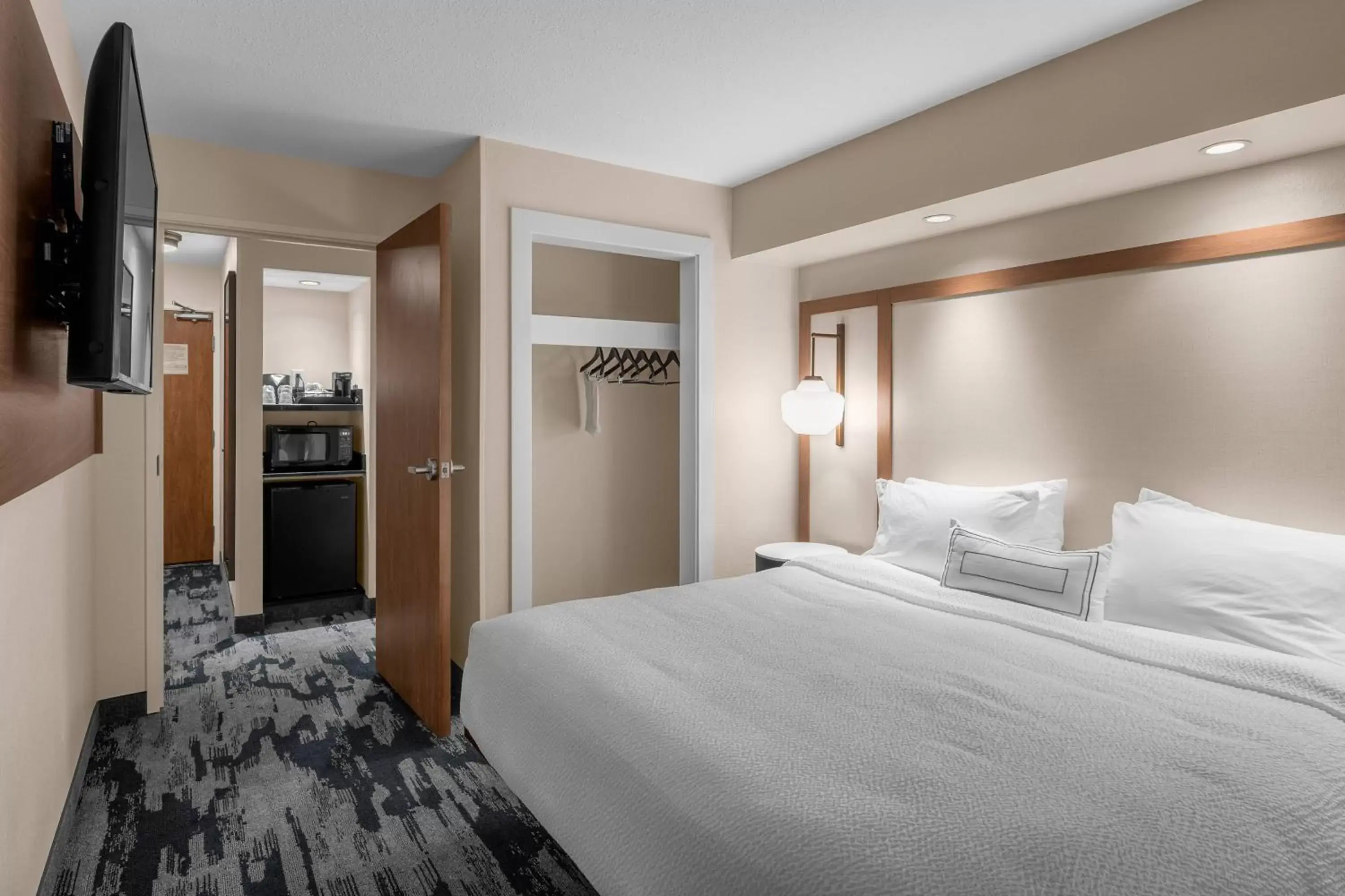 Bedroom, Bed in Fairfield by Marriott Inn & Suites Columbus Hilliard