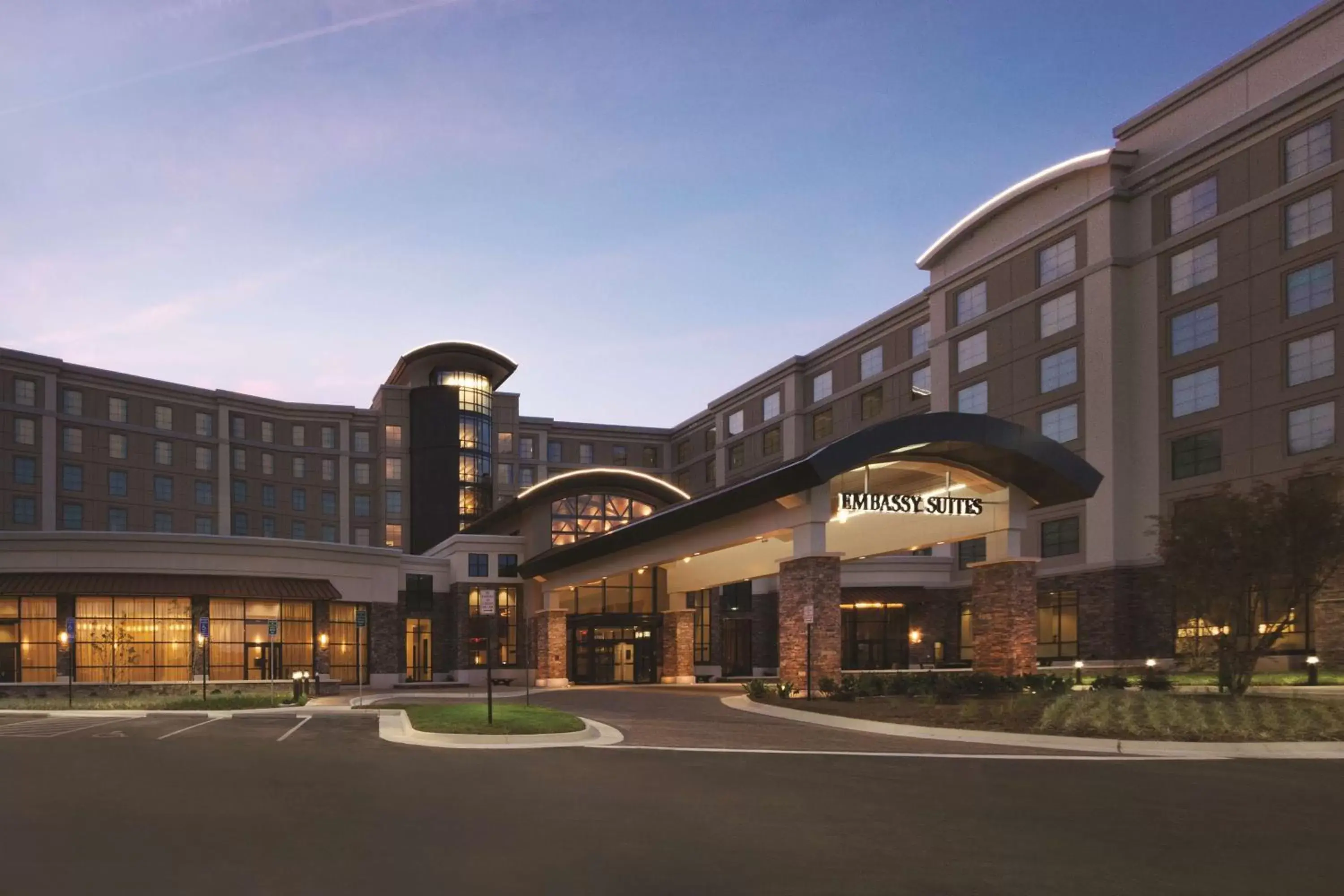 Property Building in Embassy Suites Springfield