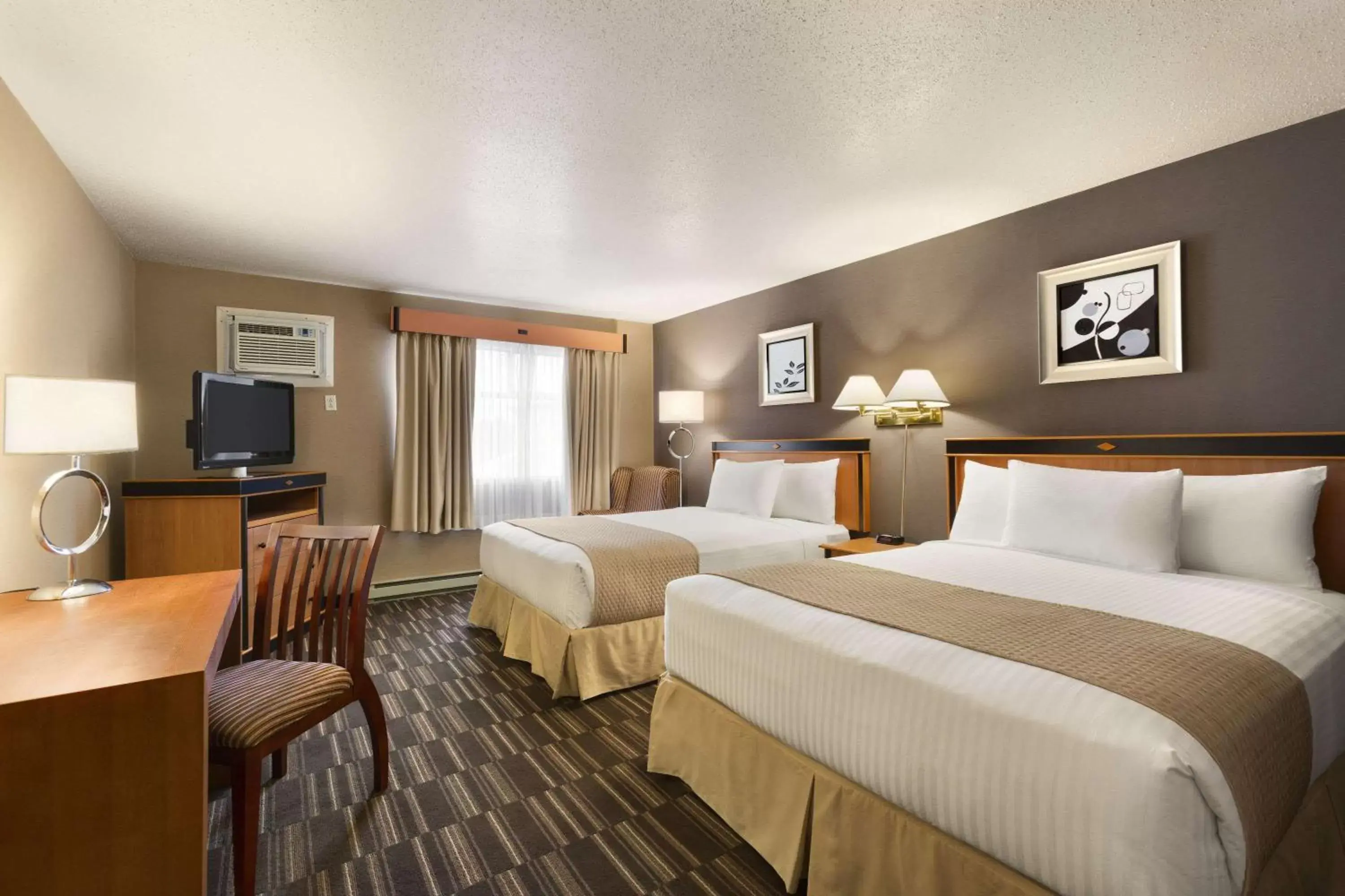 Deluxe Queen Room with Two Queen Beds (Lobby Level)  in Days Inn by Wyndham Nanaimo